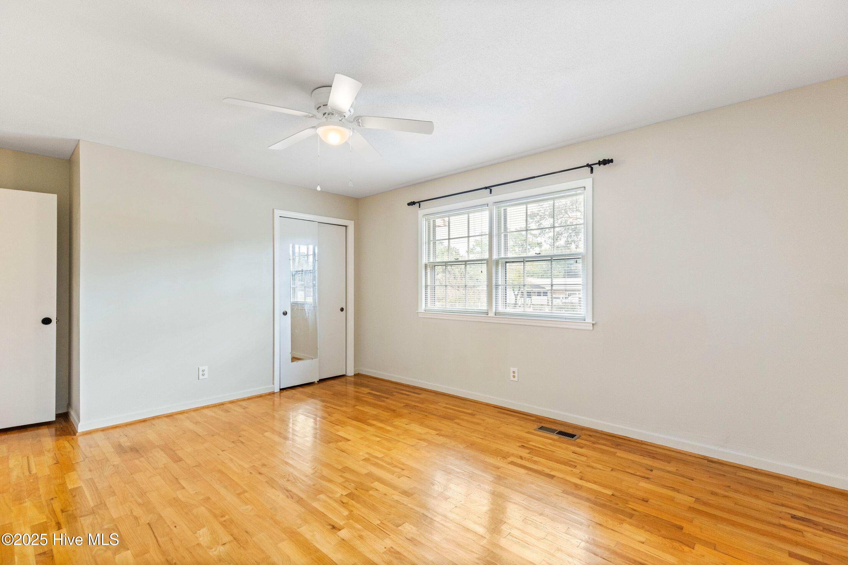 100534850 | Photo 15