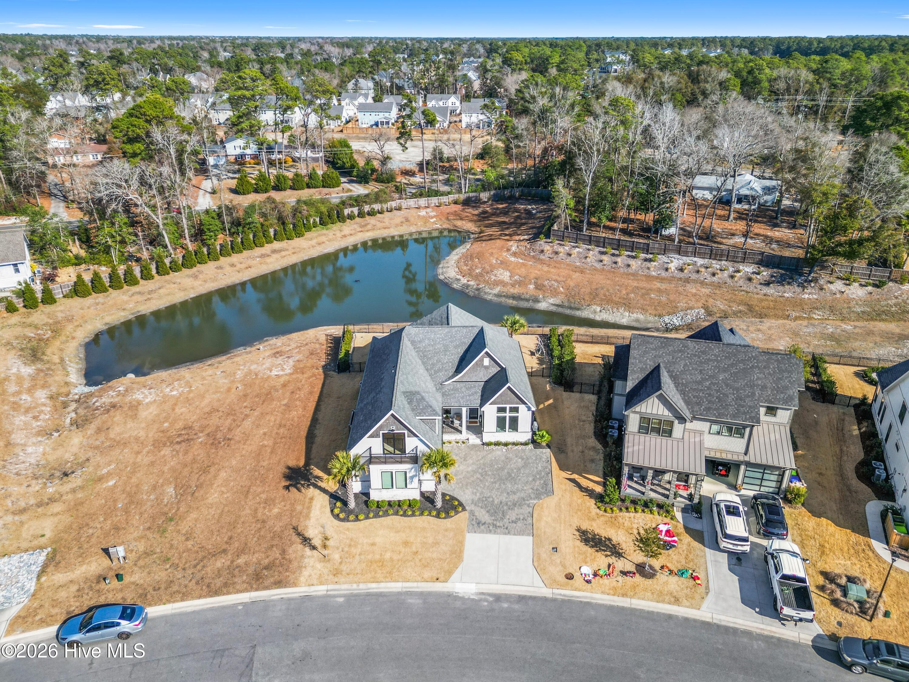 100546830 | Photo 79