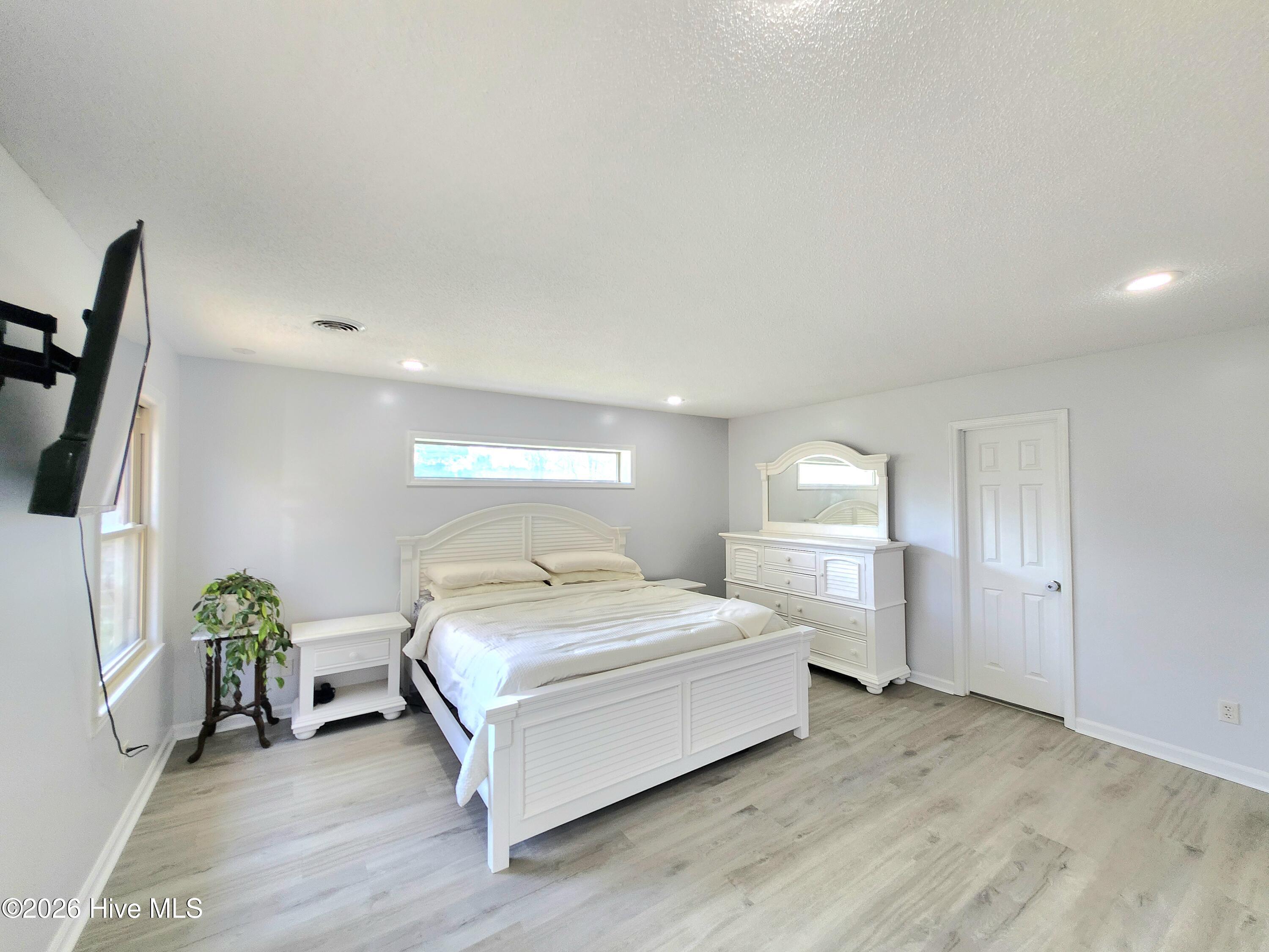 100563427 | Photo 17