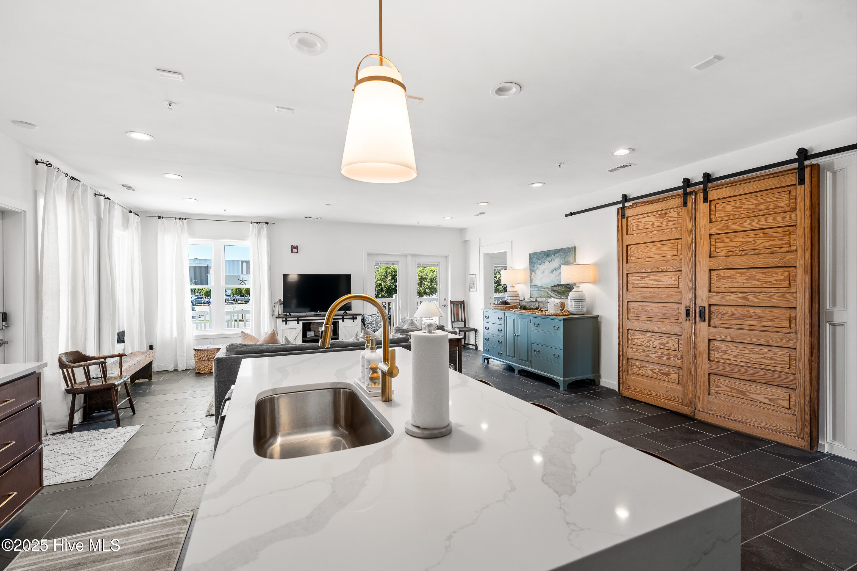 100559399 | Photo 21