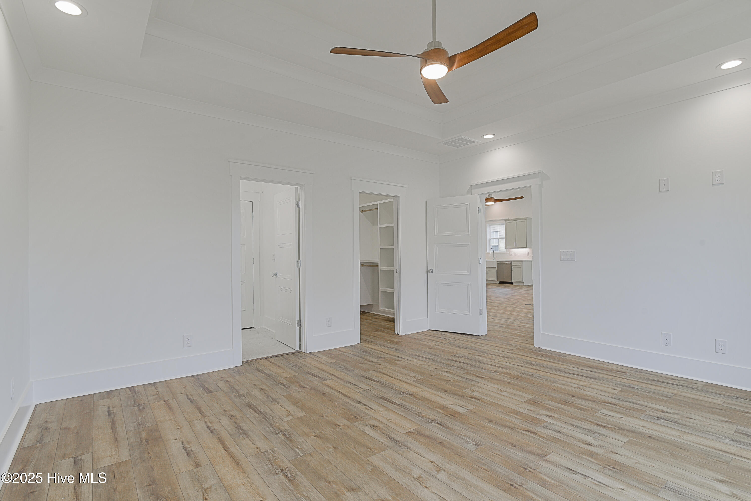 100520217 | Photo 24