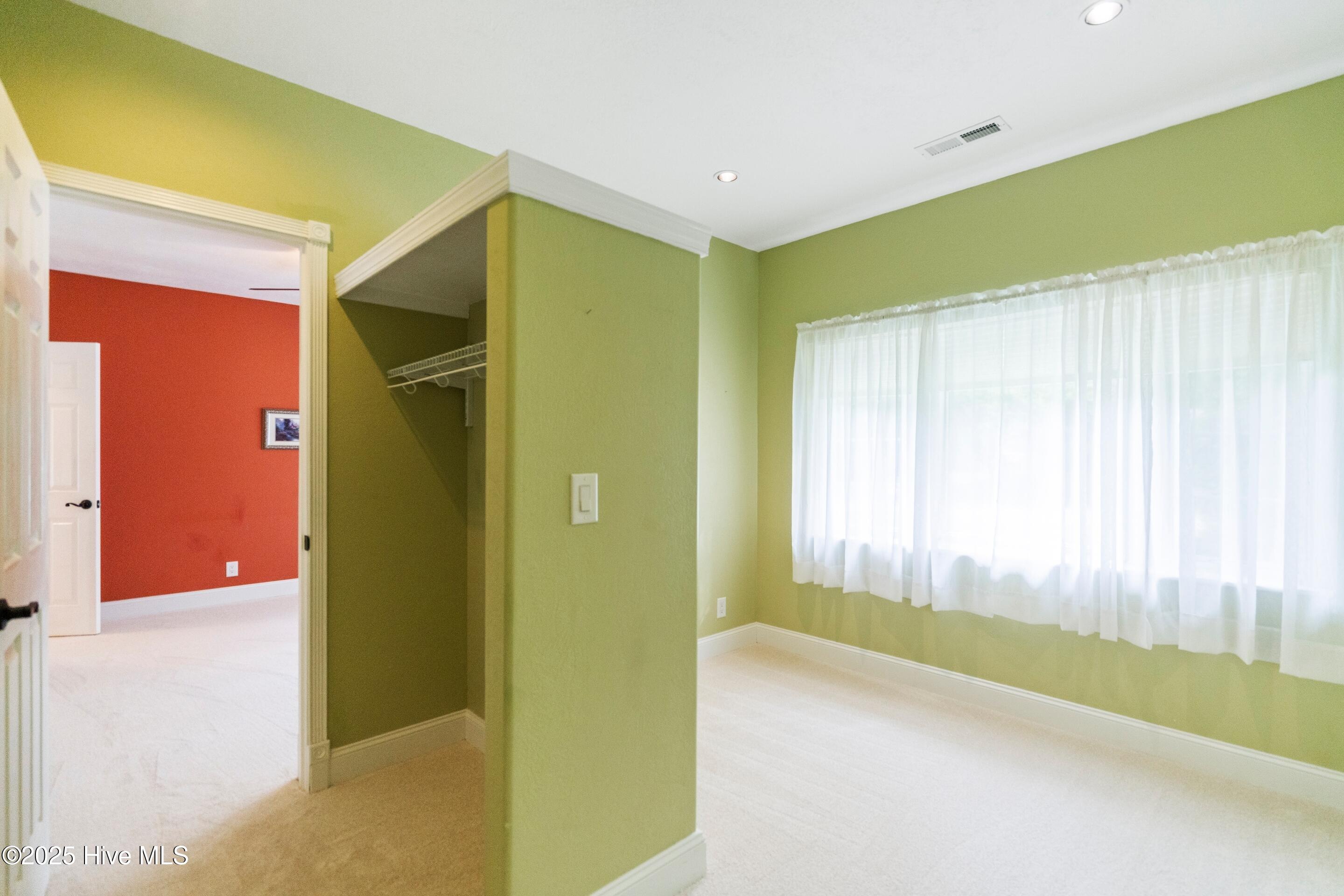 100569480 | Photo 47