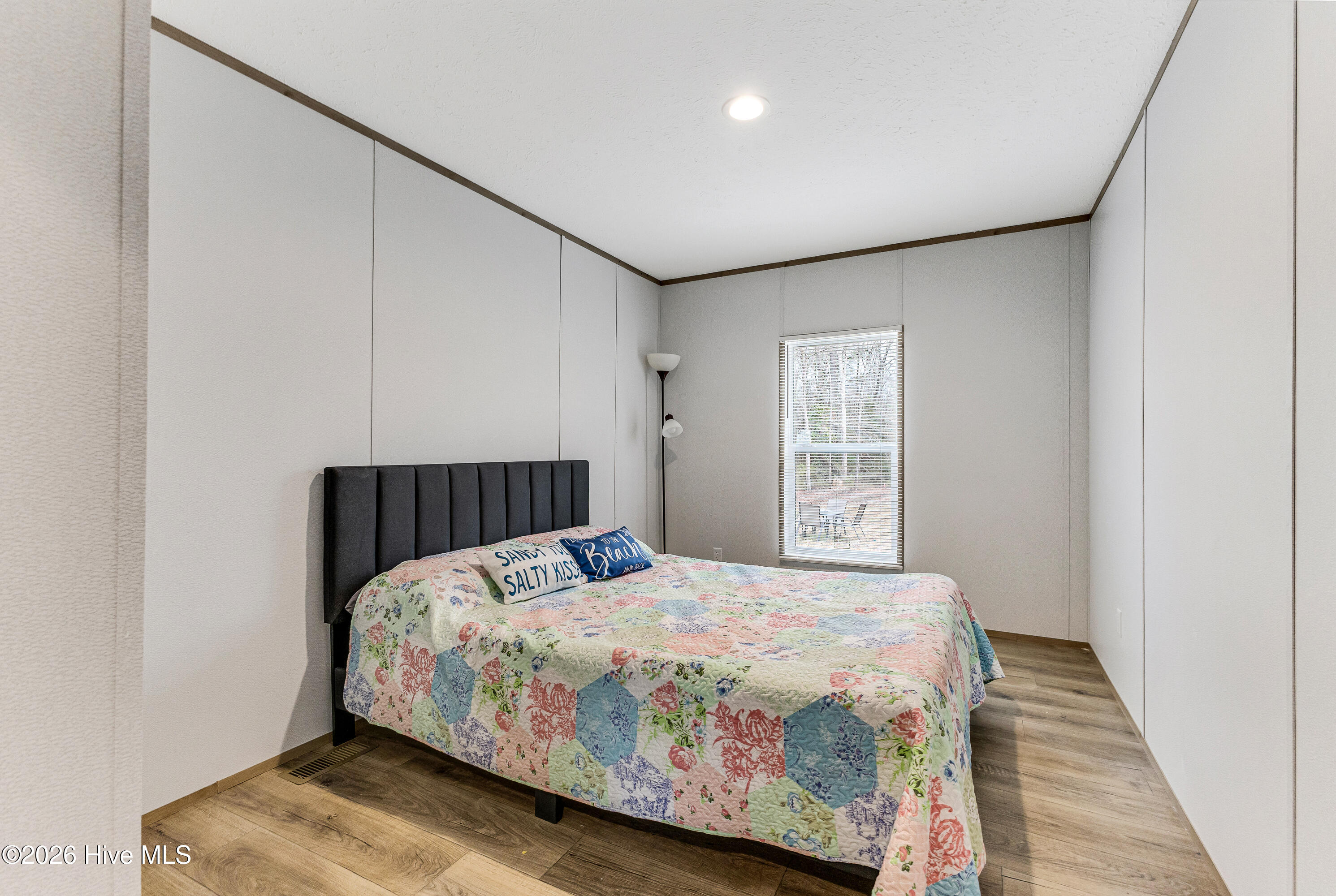 100558800 | Photo 17