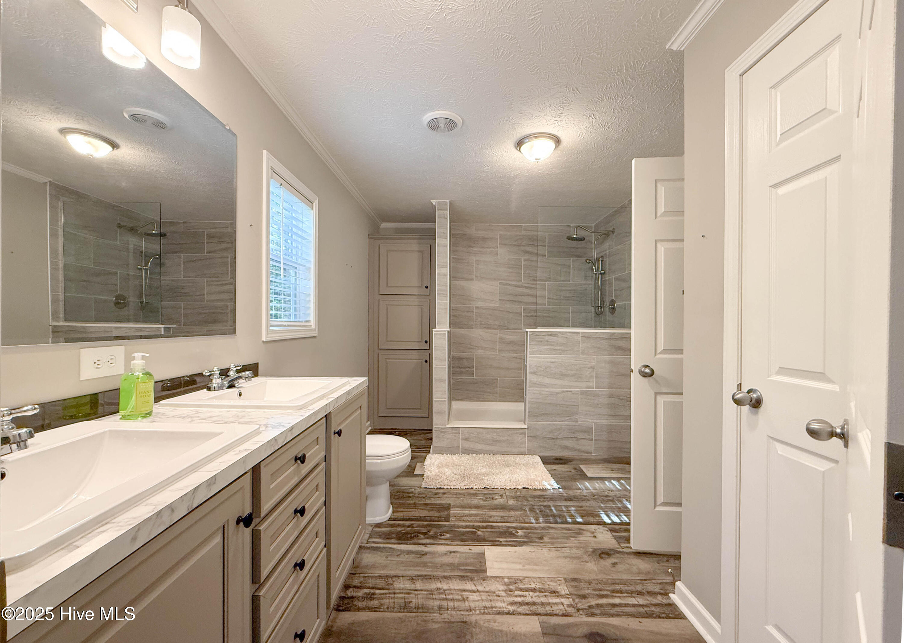 100540094 | Photo 35