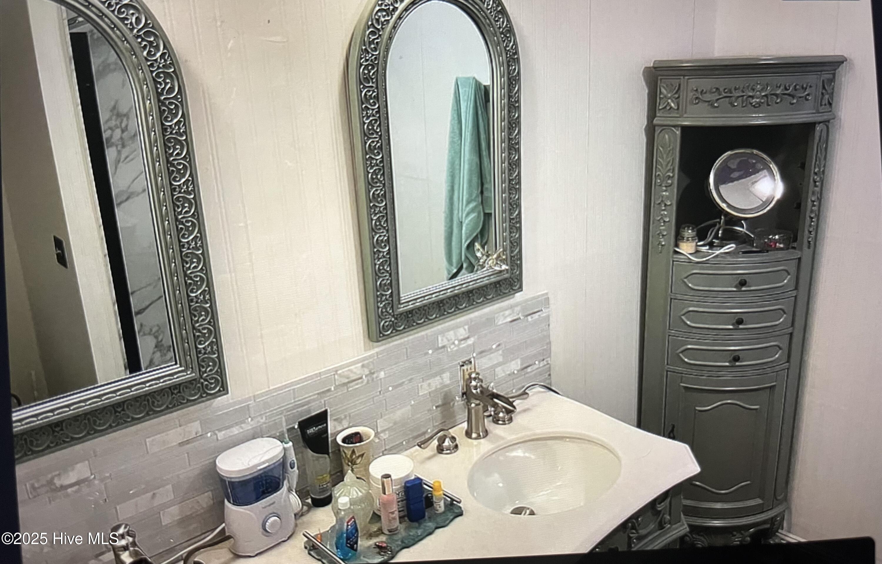 100529800 | Photo 12