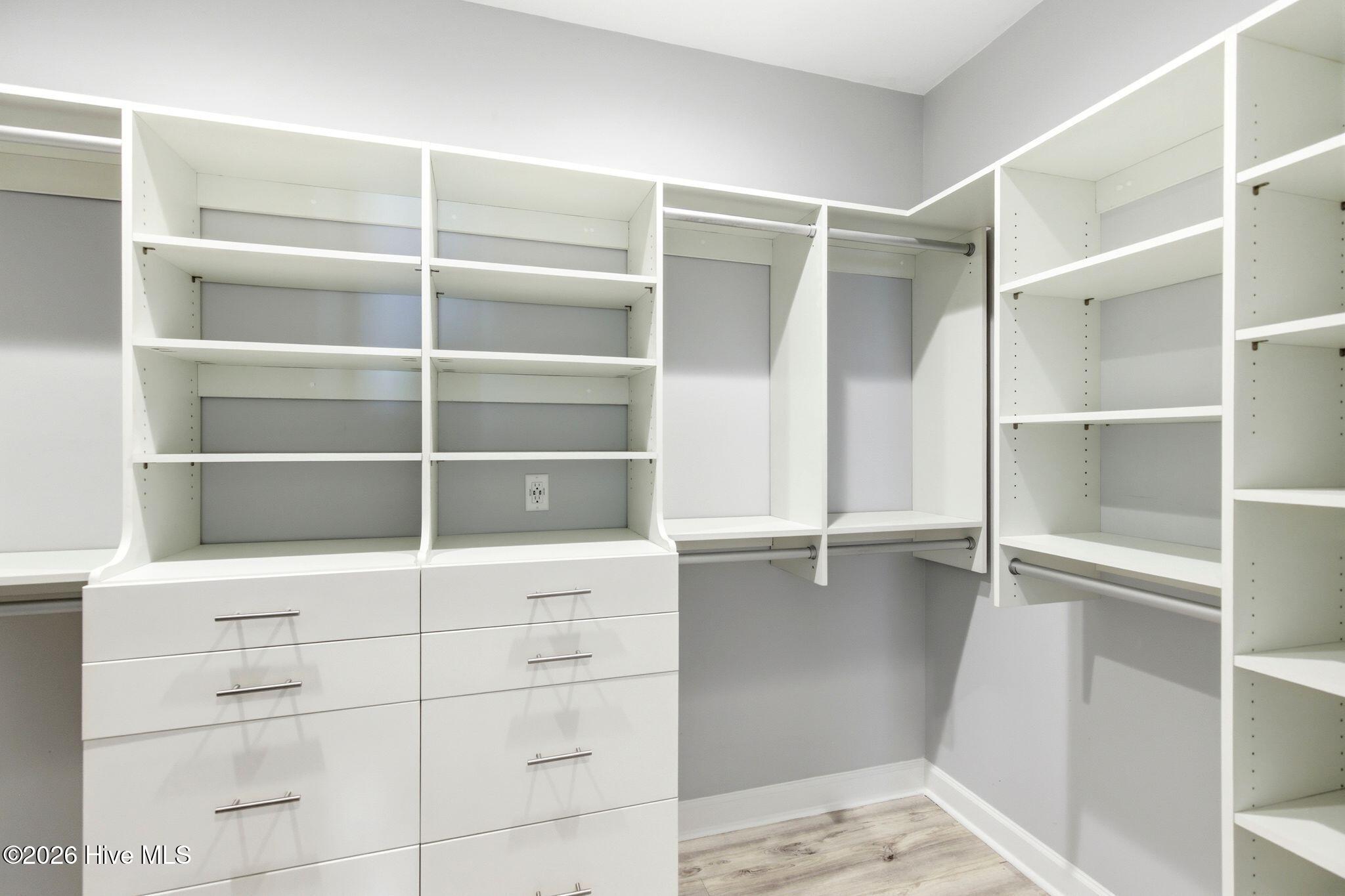 100567586 | Photo 22