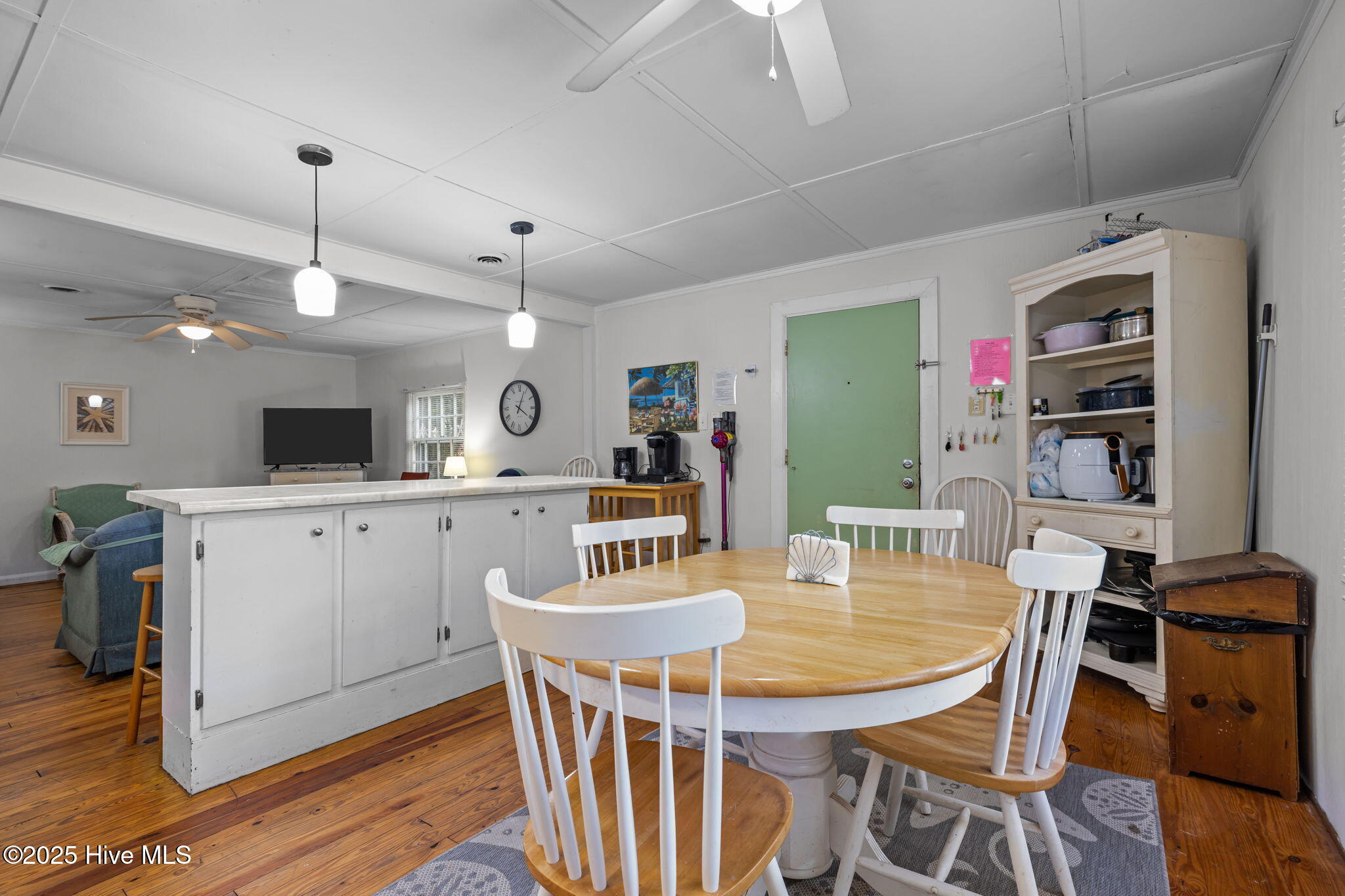 100535776 | Photo 11