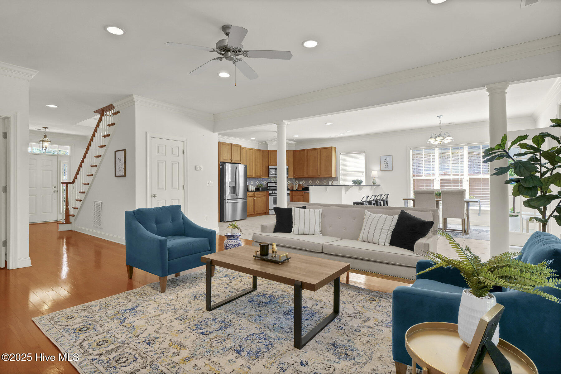 100540144 | Photo 11