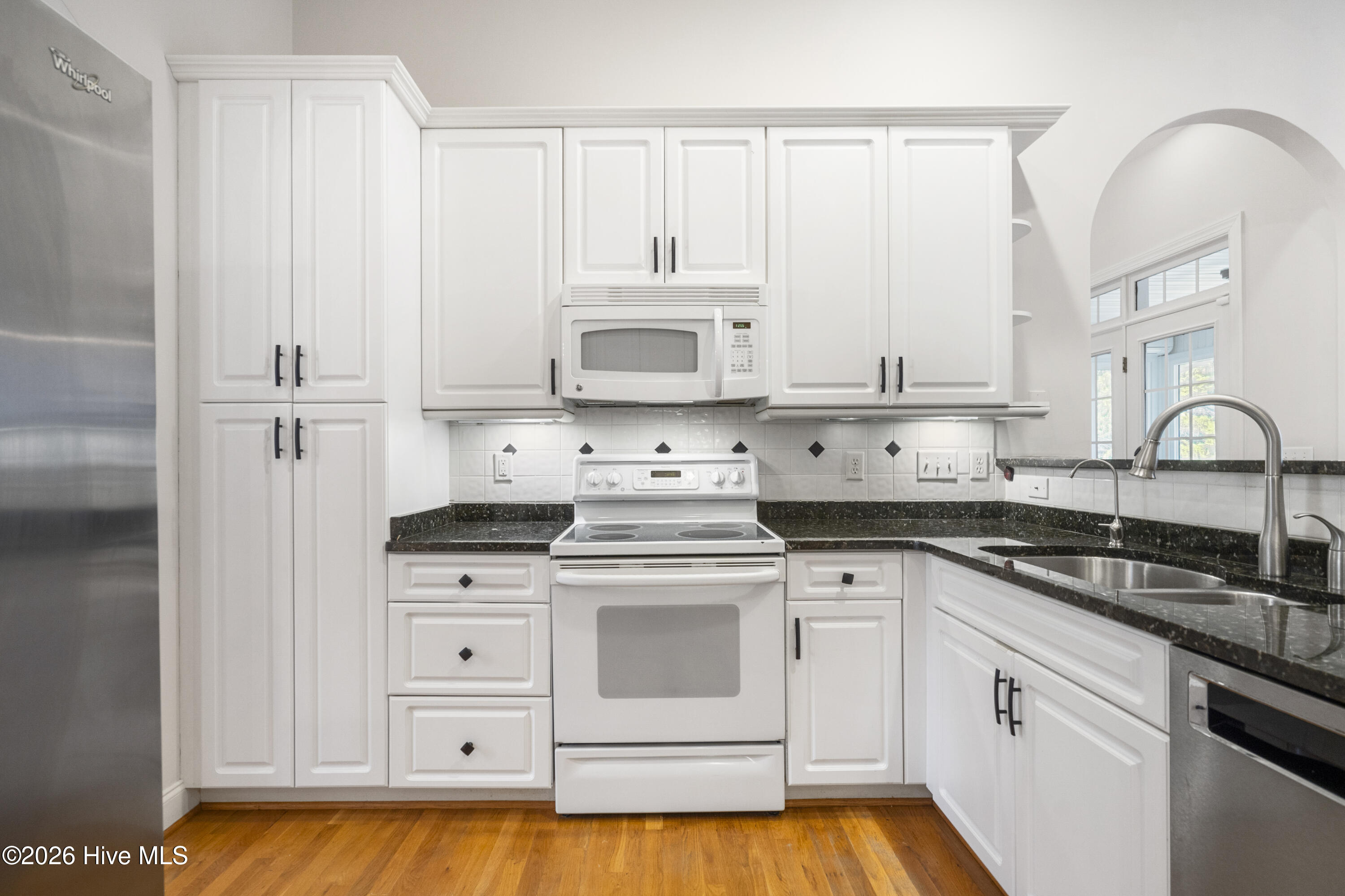 100550705 | Photo 15