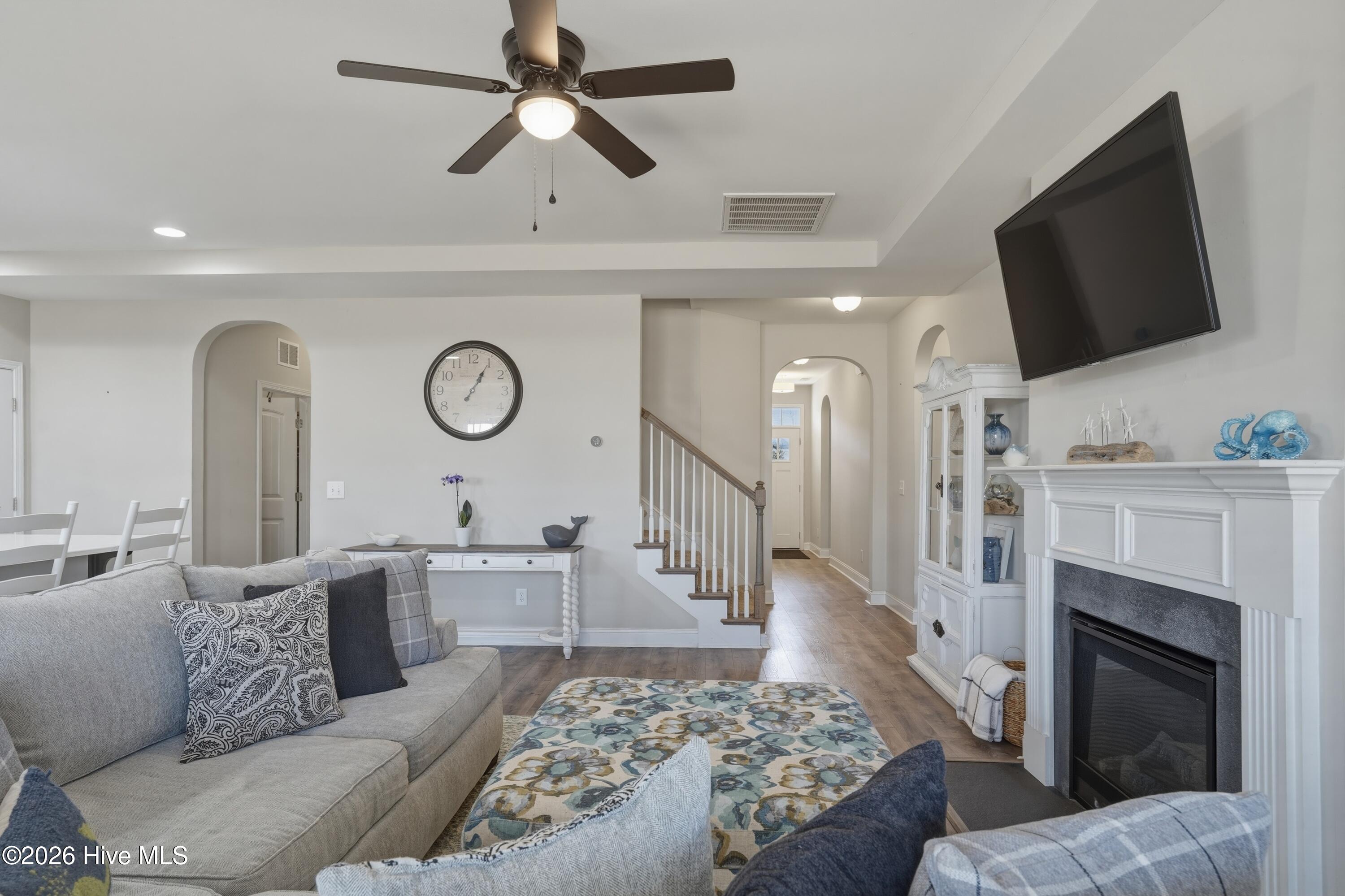 100557354 | Photo 47