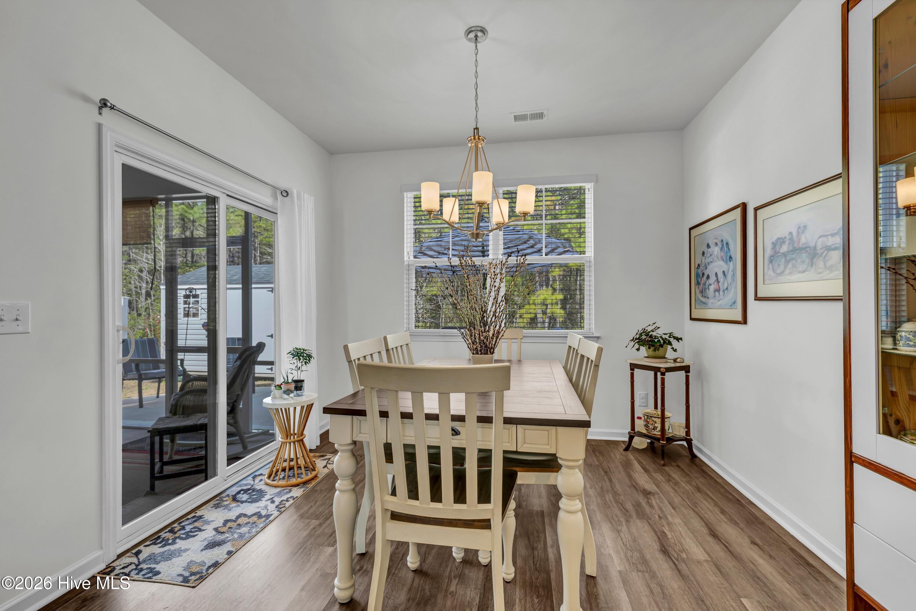 100558362 | Photo 12