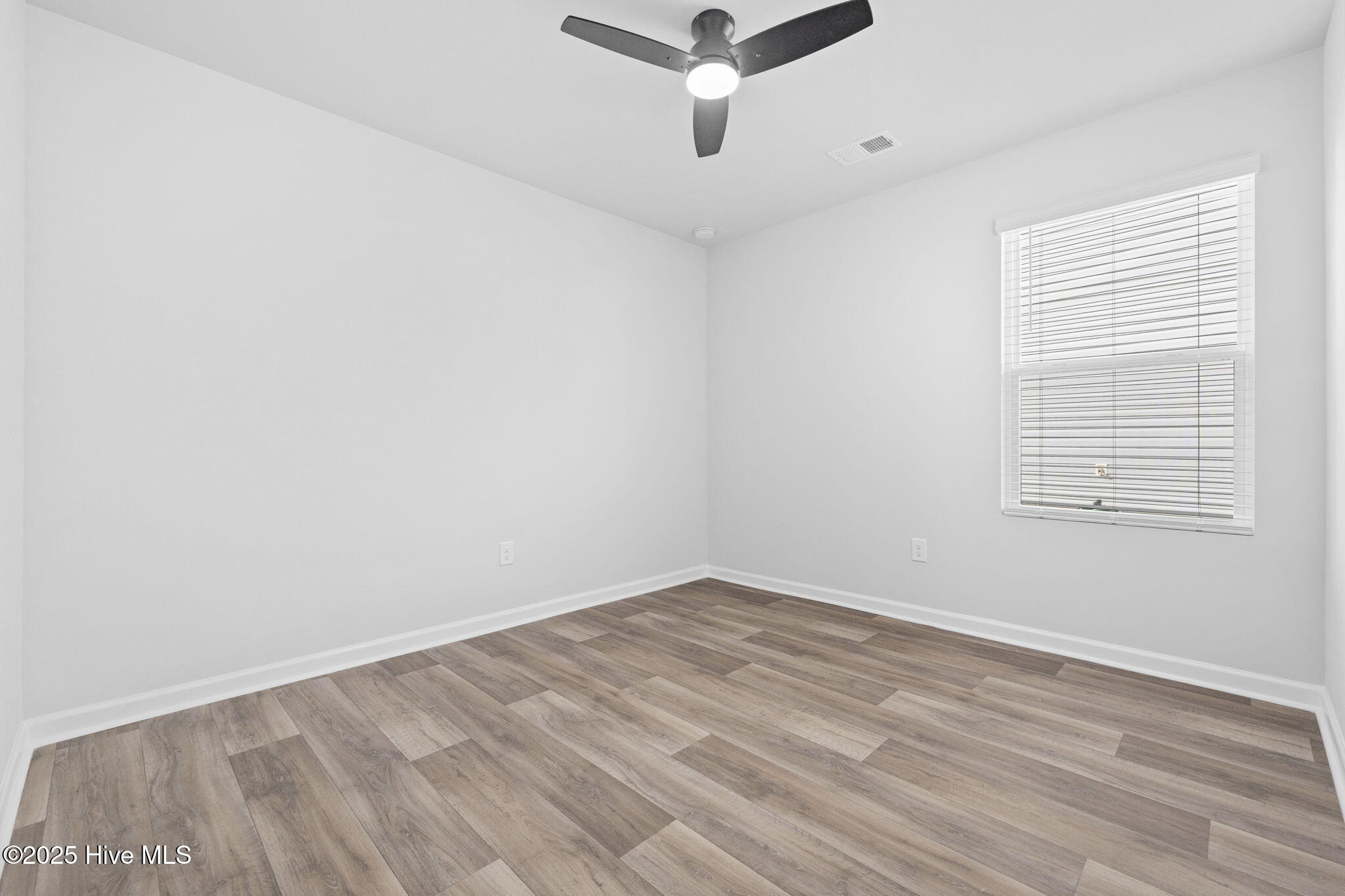 100544084 | Photo 37