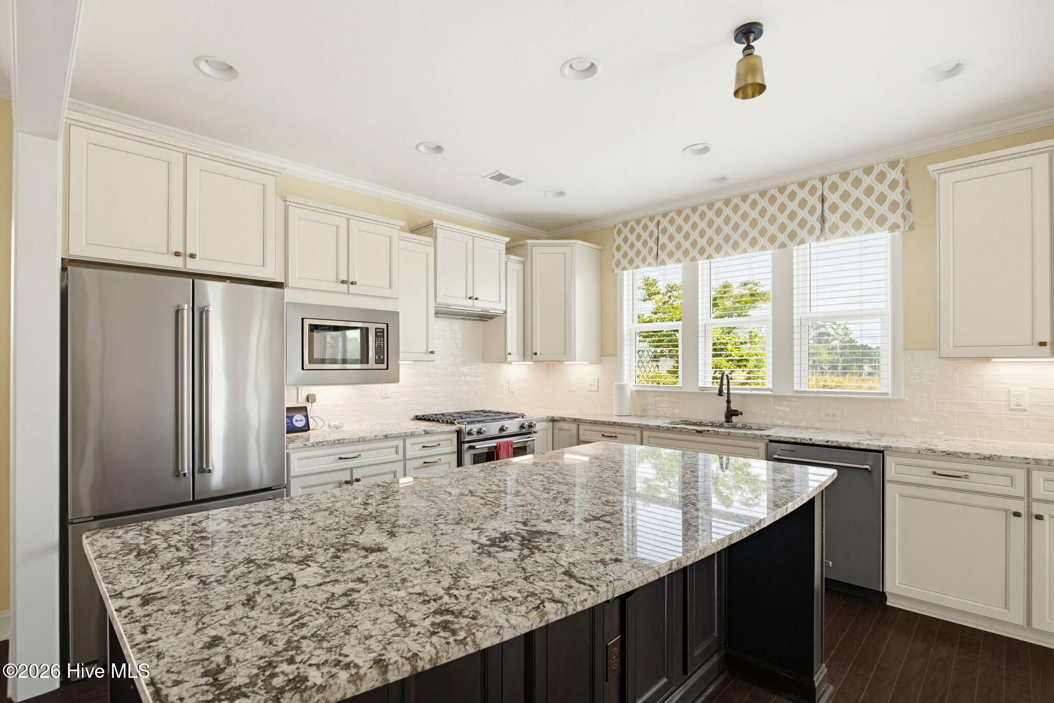 100567732 | Photo 13