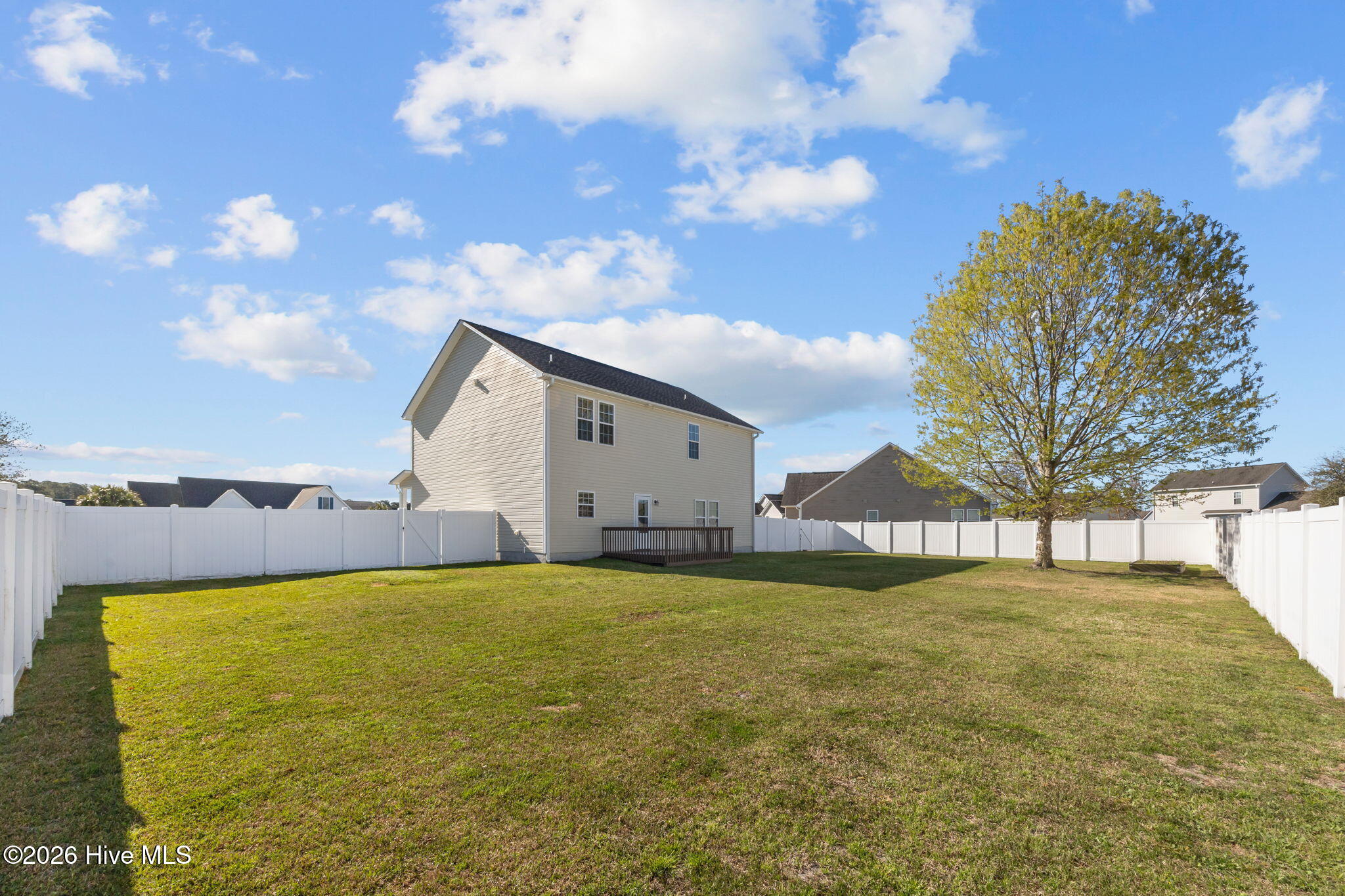 100560310 | Photo 39