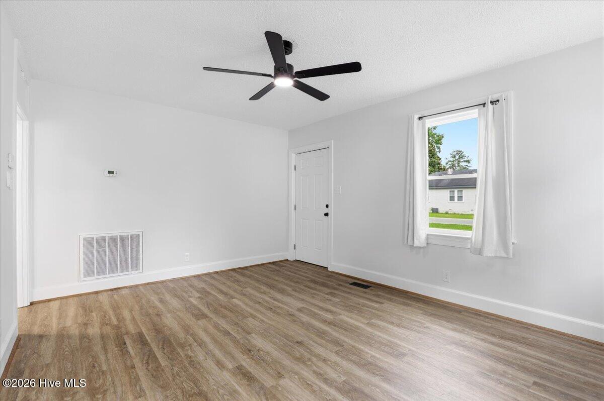 15-1313 Maple St-15