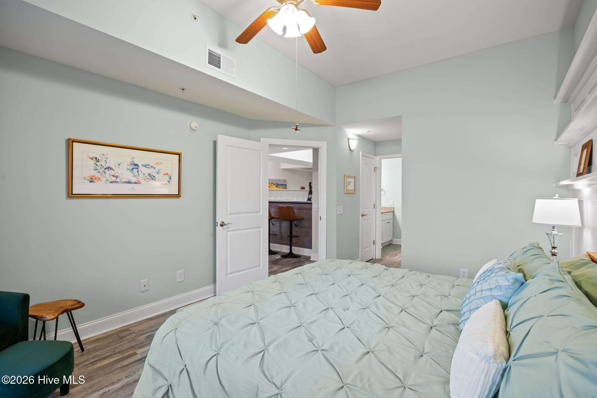 100558895 | Photo 24