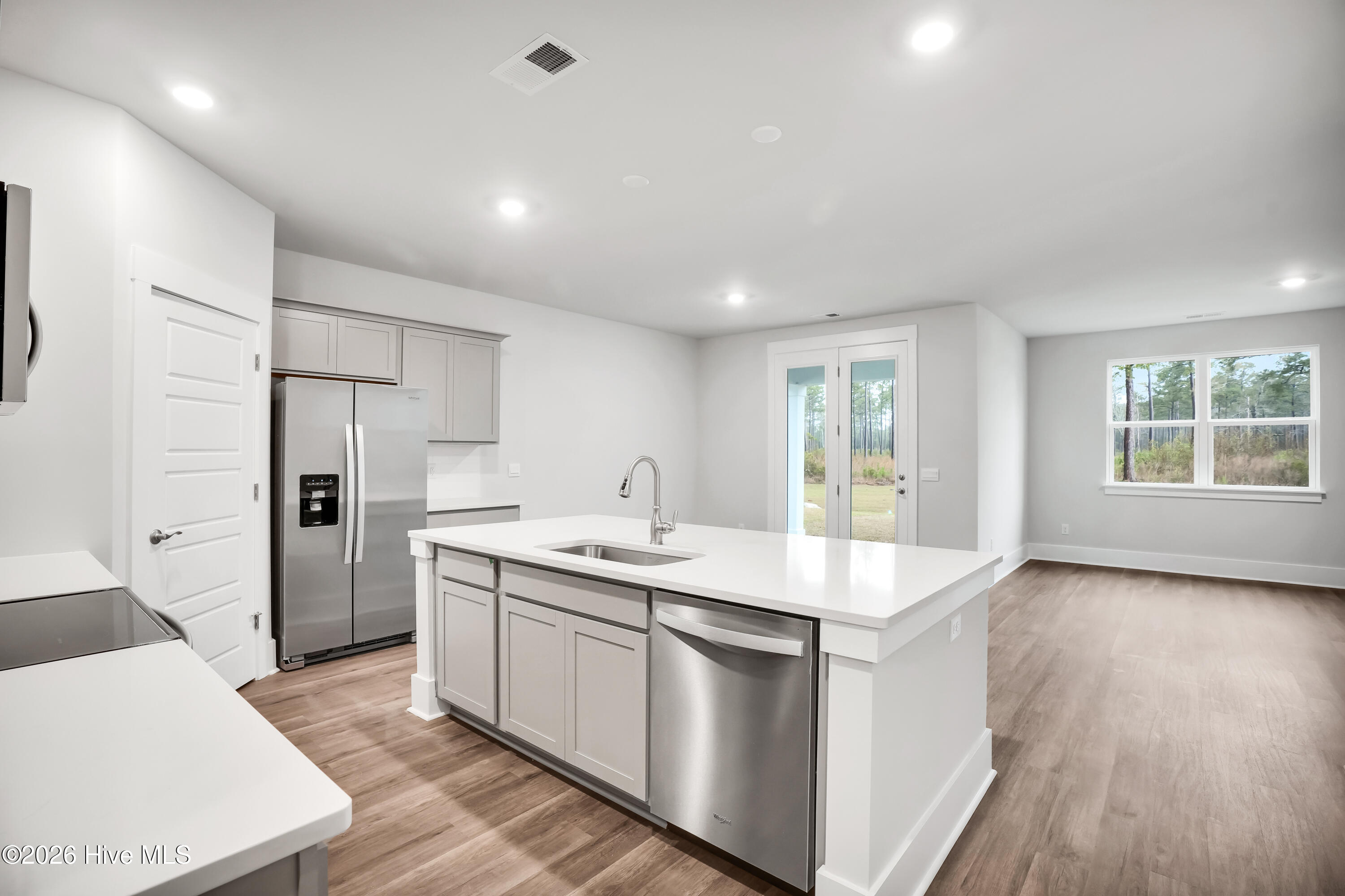 100545375 | Photo 16