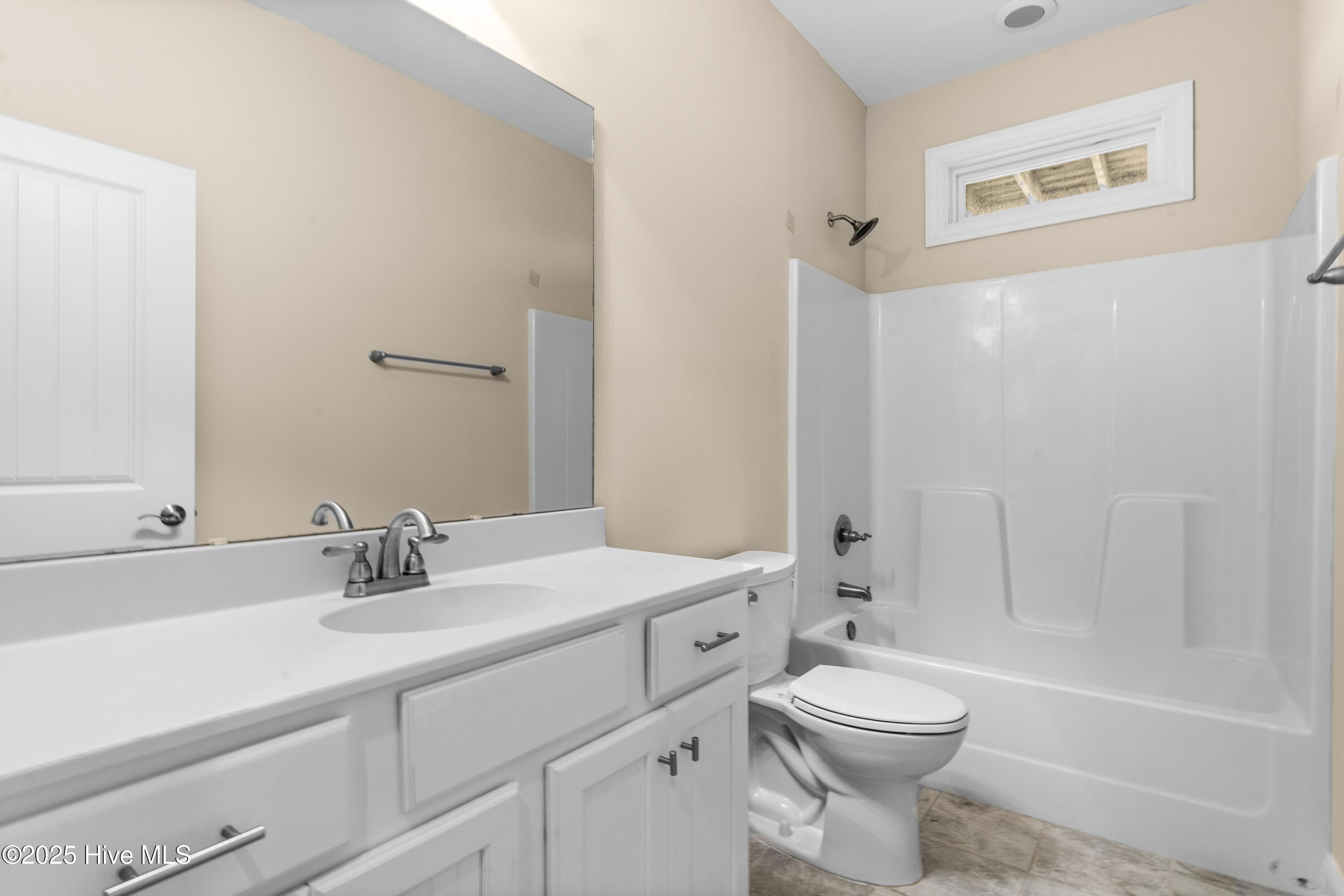 100522807 | Photo 35