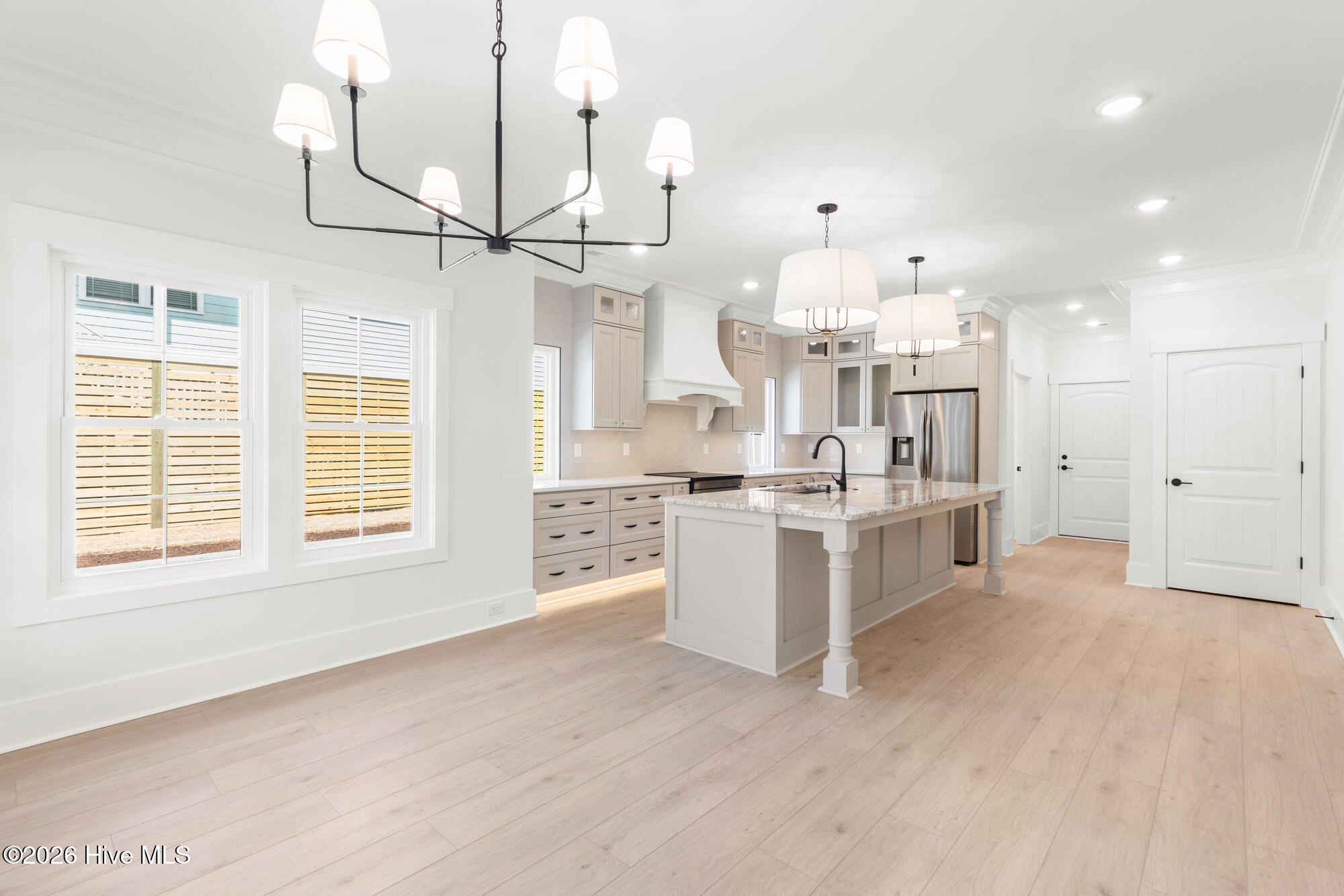 100516675 | Photo 35