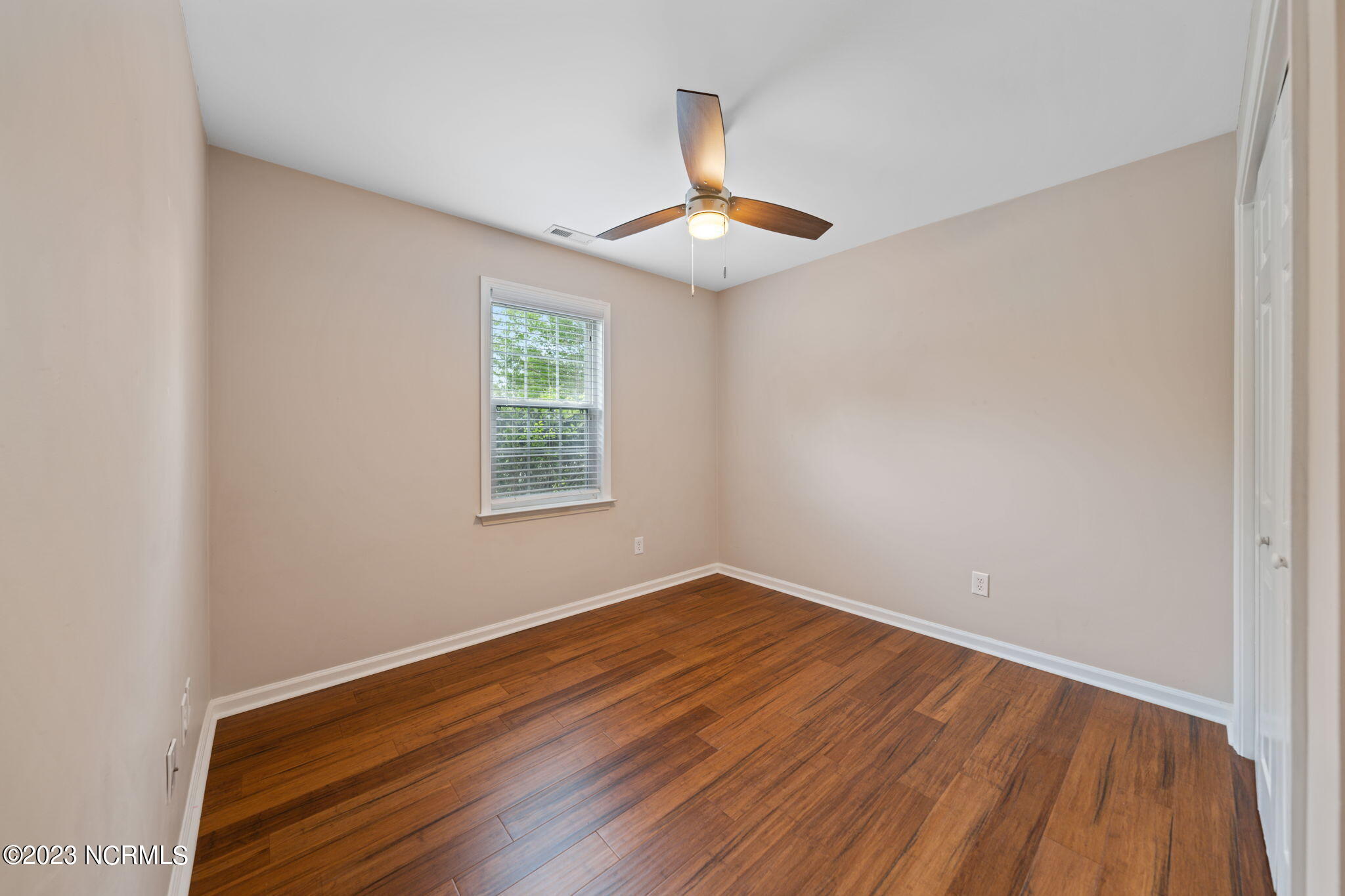 100569338 | Photo 17