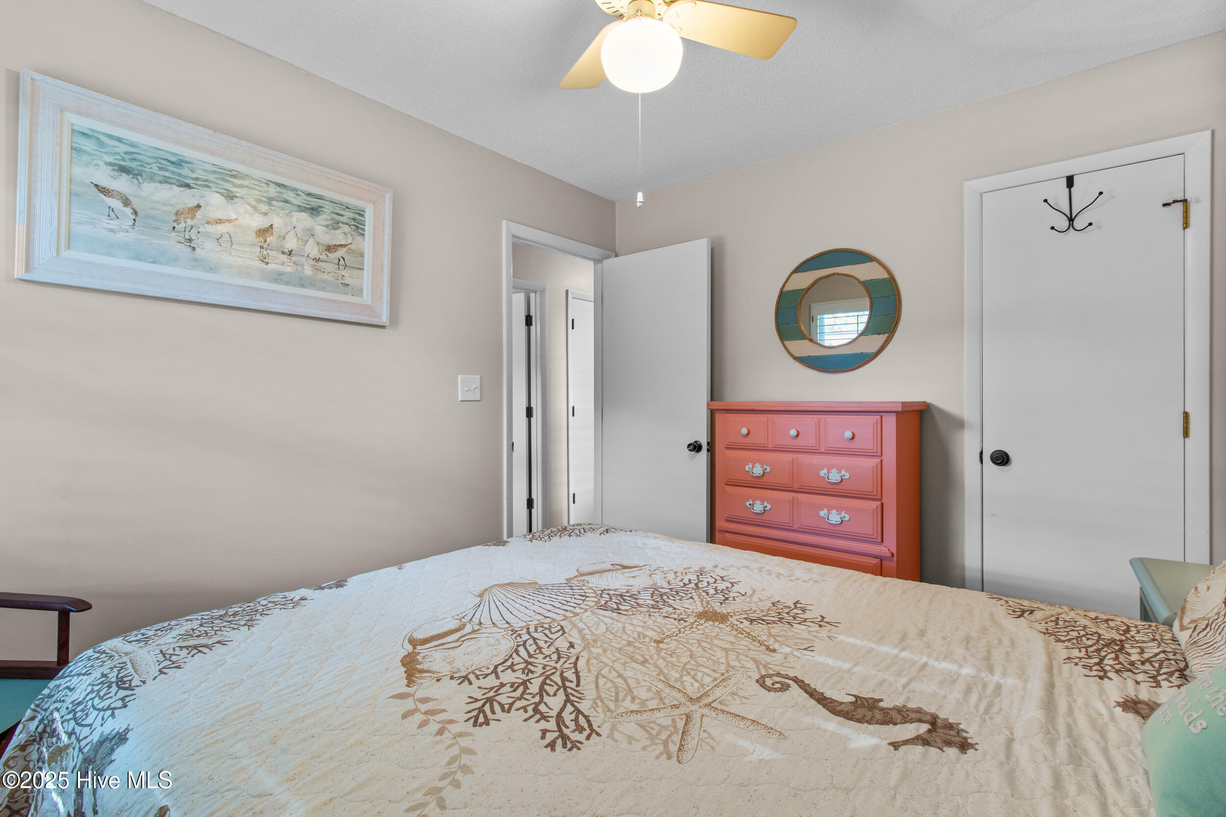 100541020 | Photo 30