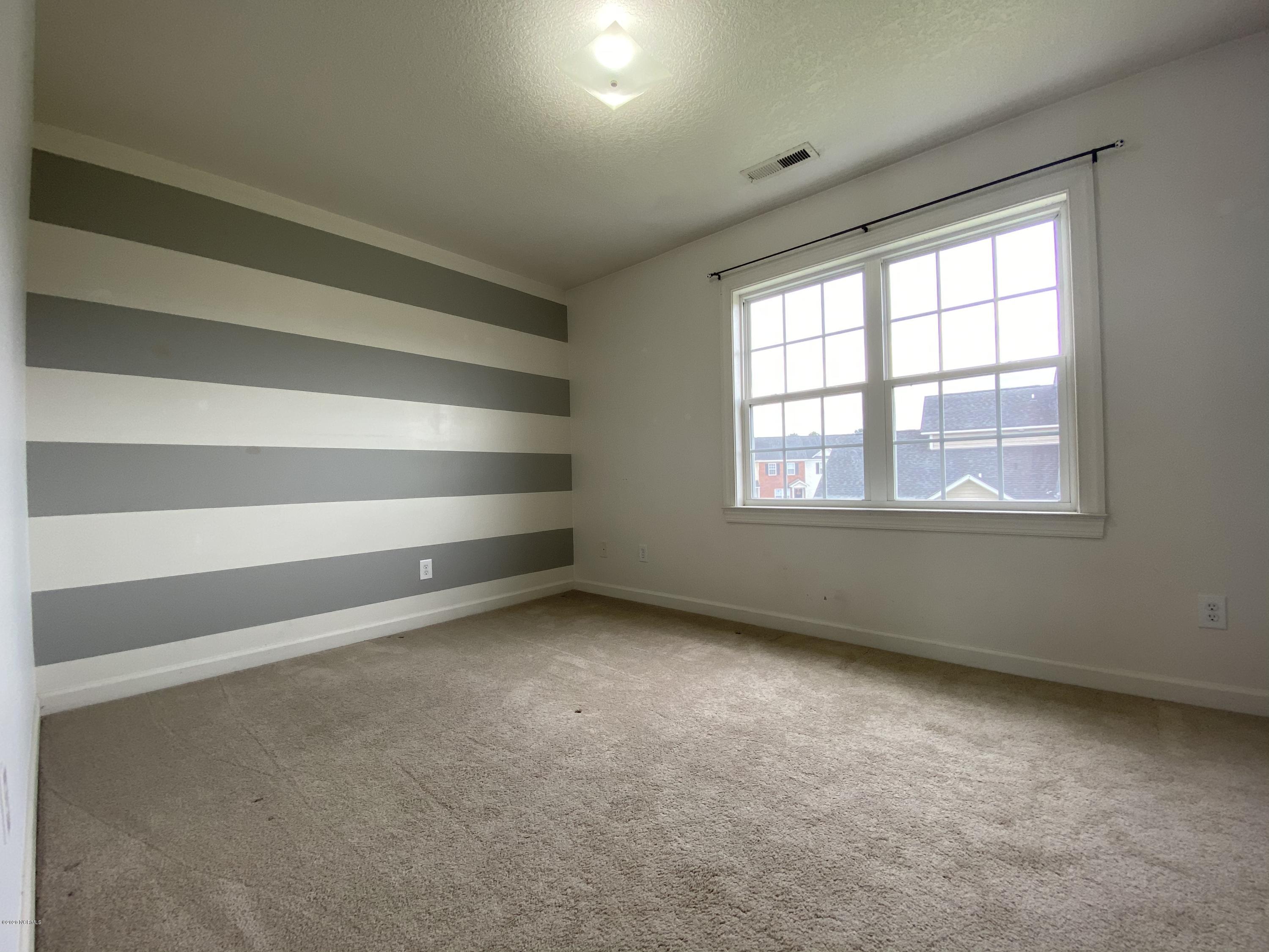 100564195 | Photo 18