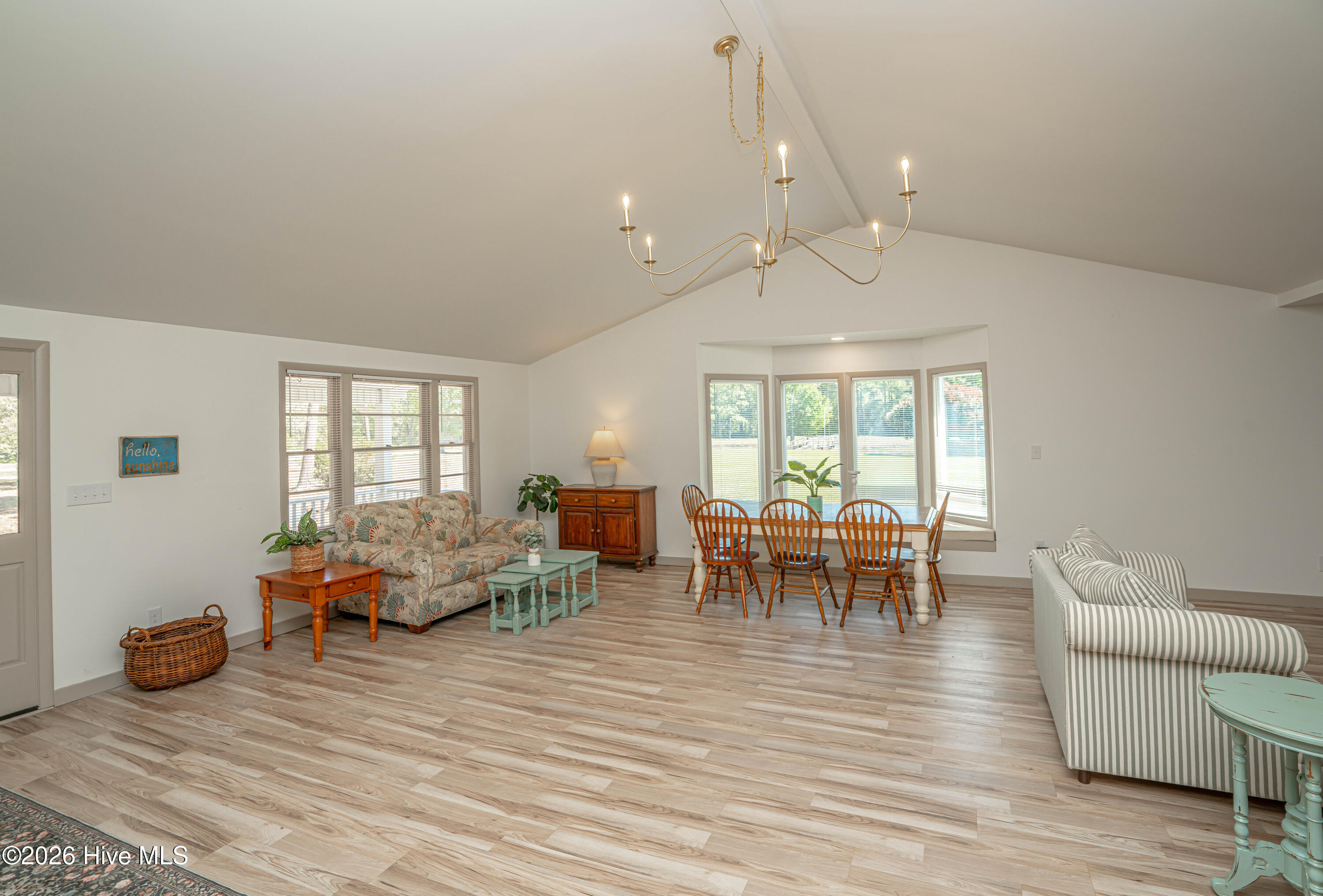 100567372 | Photo 18