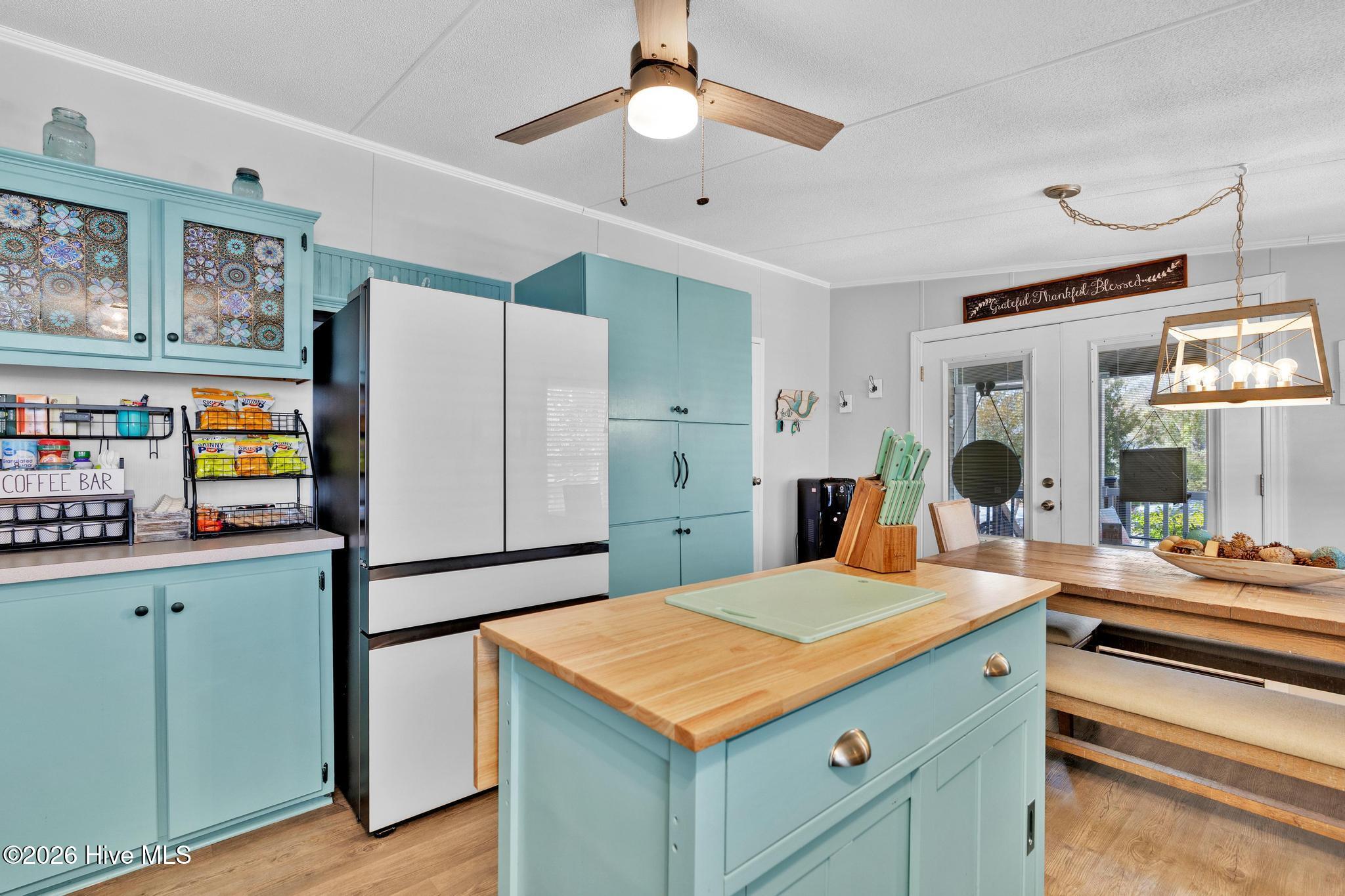 100559189 | Photo 19