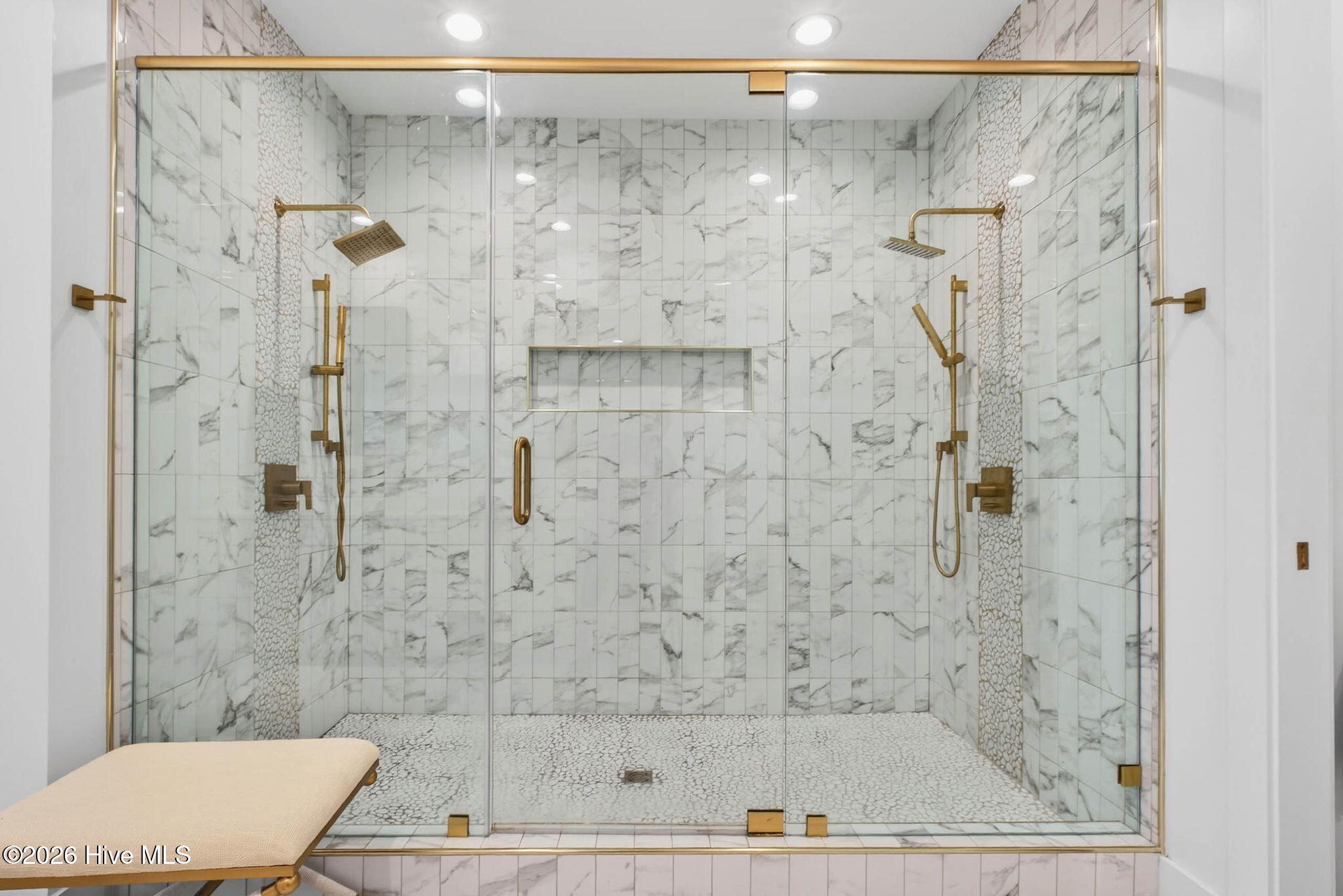 100560531 | Photo 15