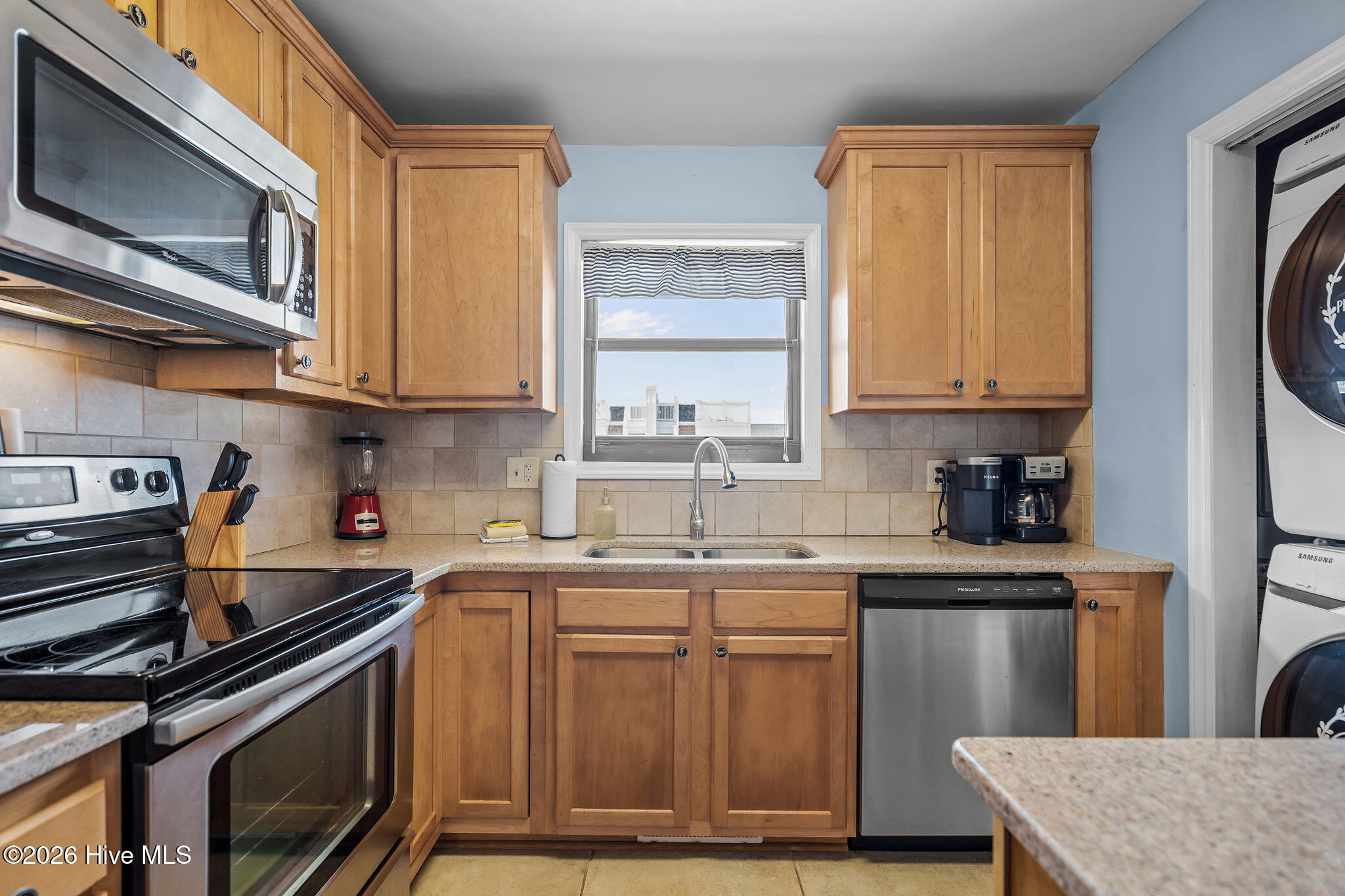 100547244 | Photo 36