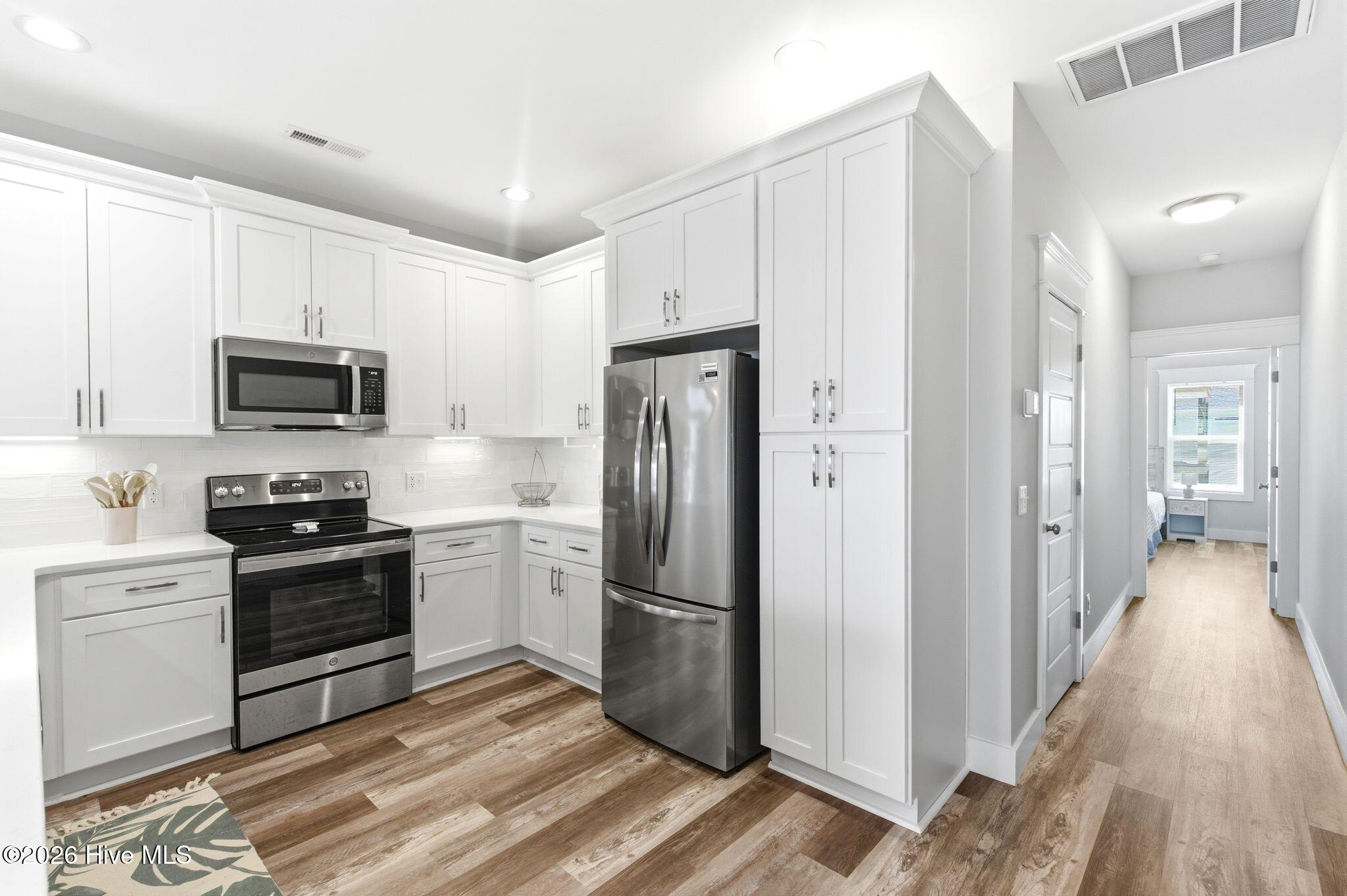 100570659 | Photo 14