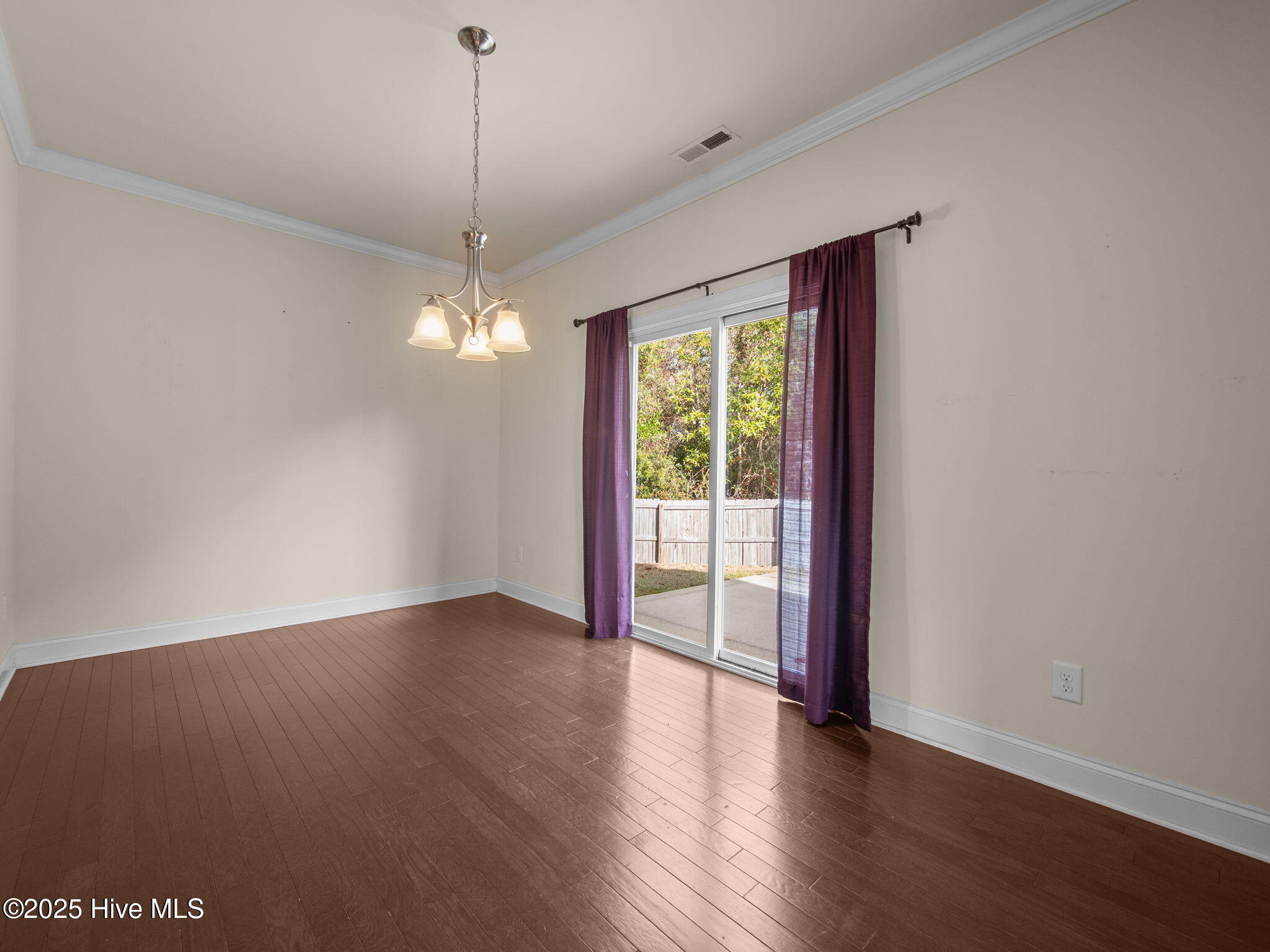 100545403 | Photo 13