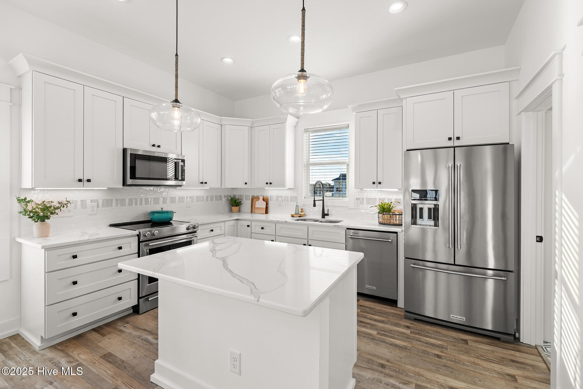 100542866 | Photo 26