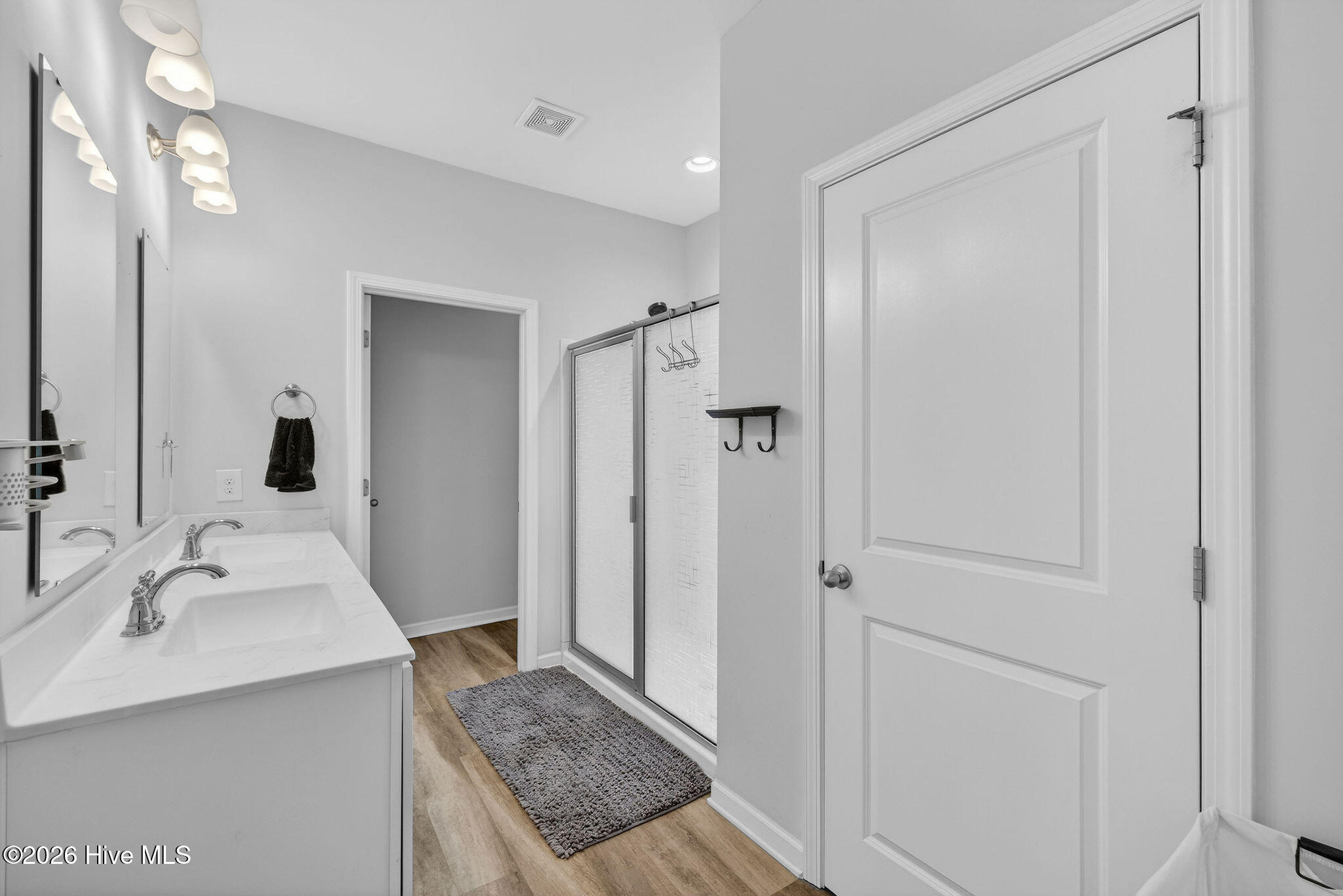 100547233 | Photo 22