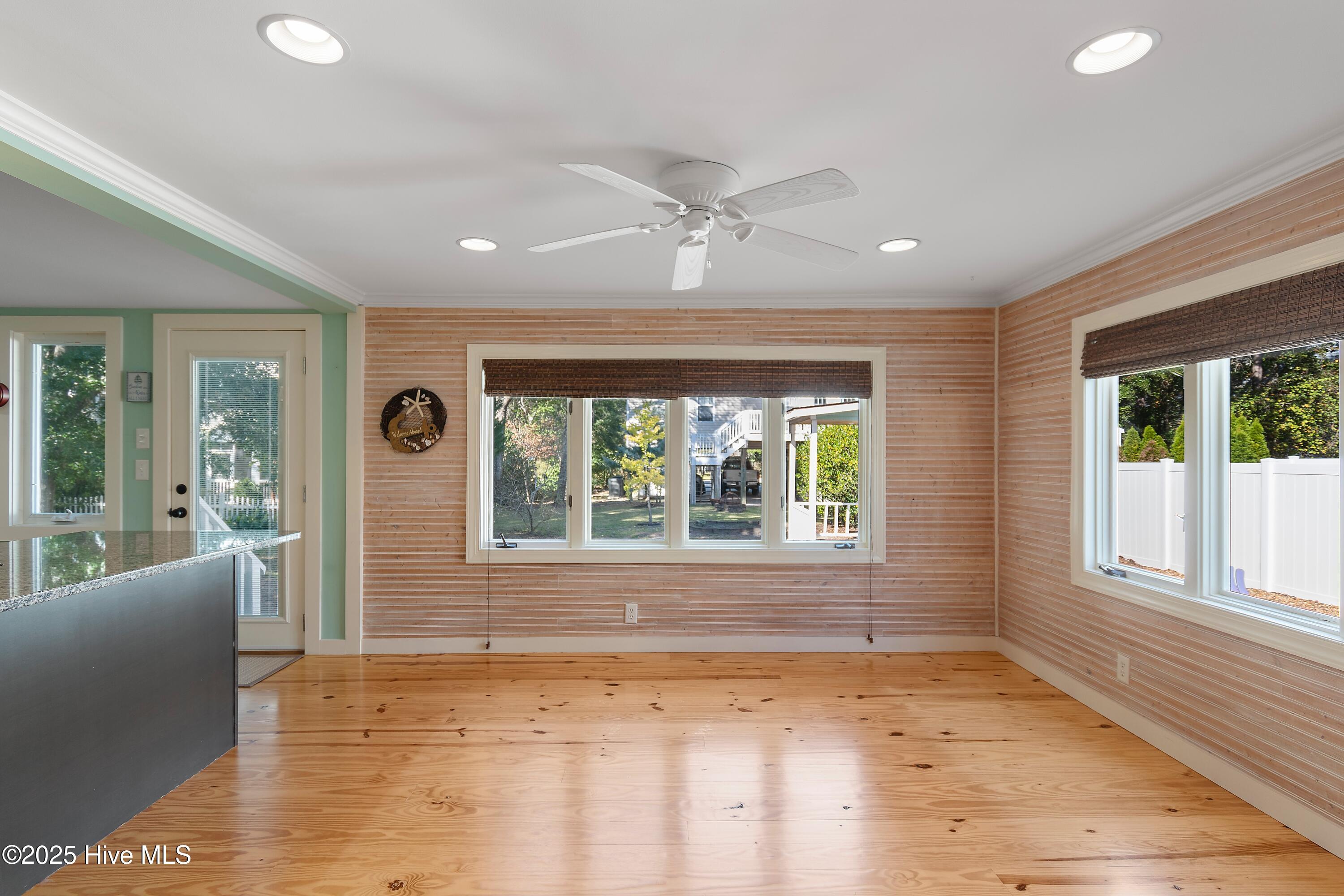 100537849 | Photo 14