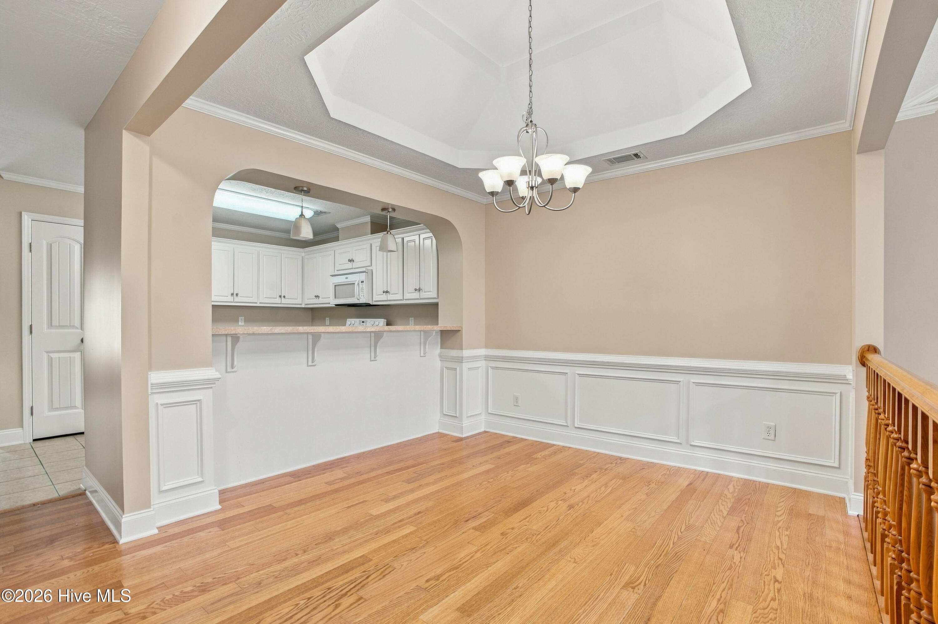 Dining room area and kitchen bar