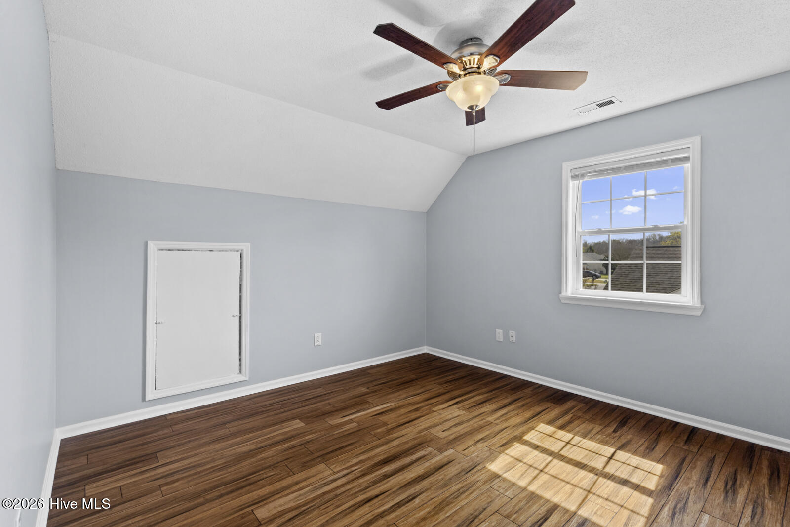 100563642 | Photo 13