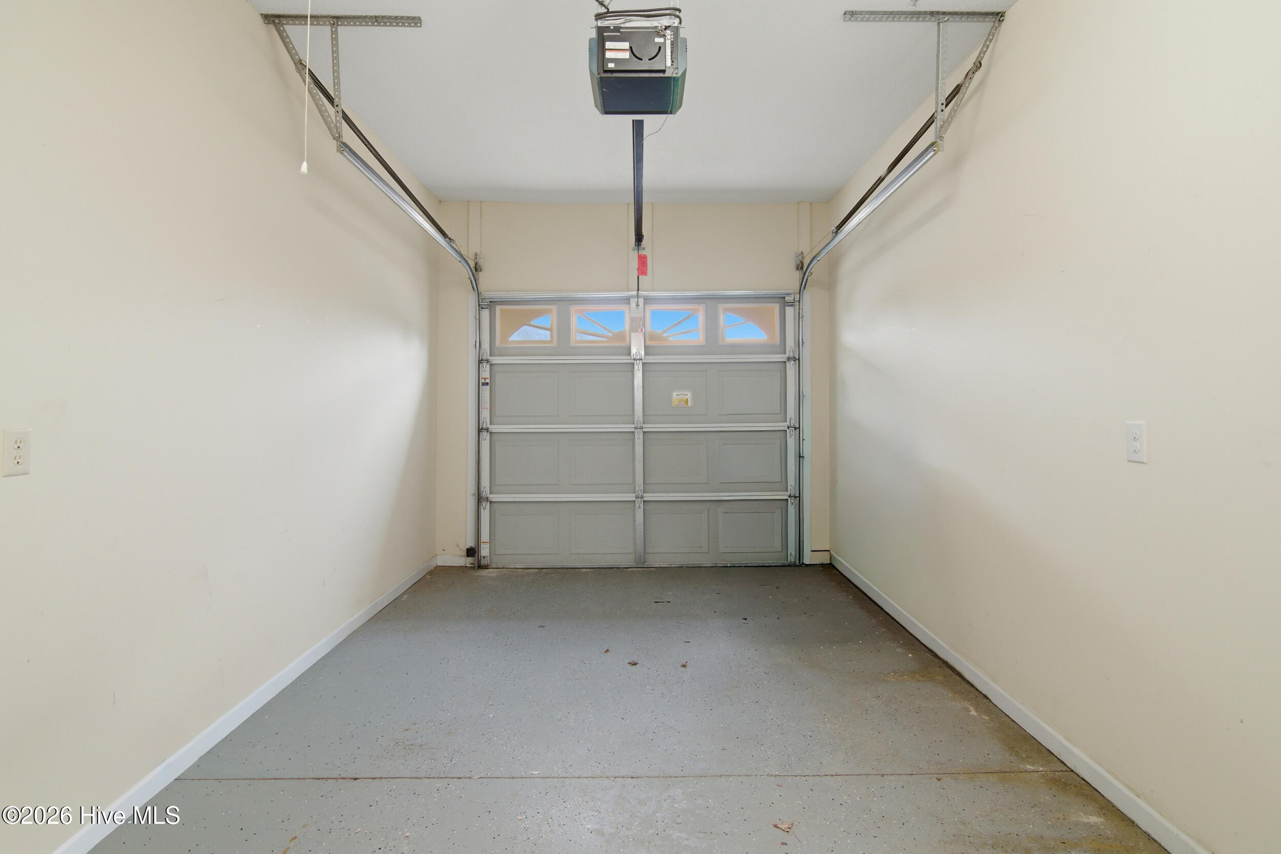 100554409 | Photo 34