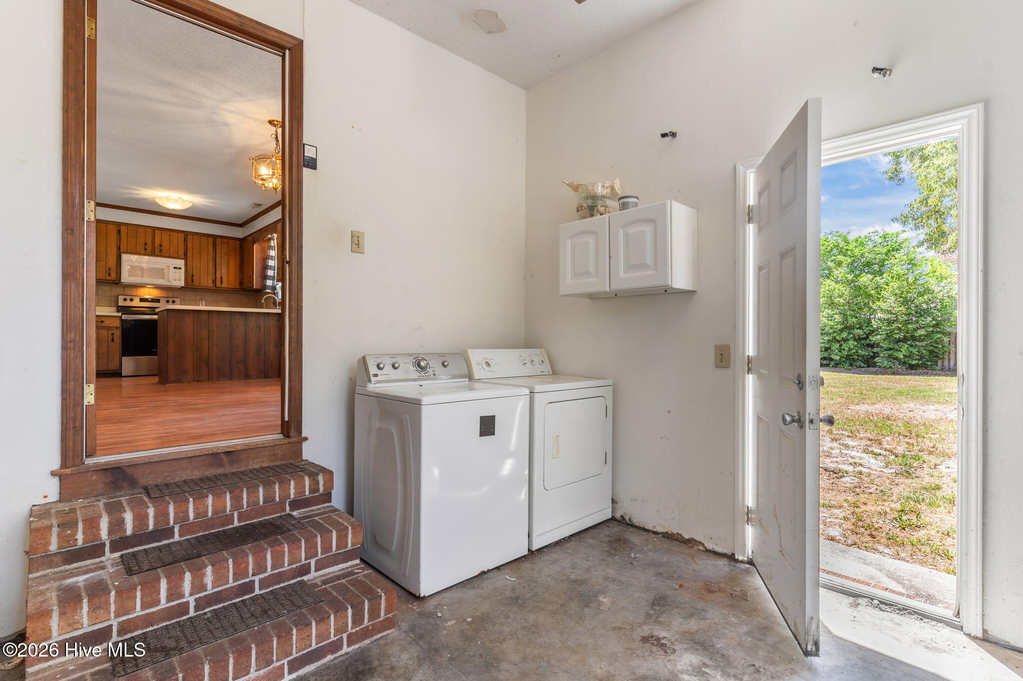 100569090 | Photo 25