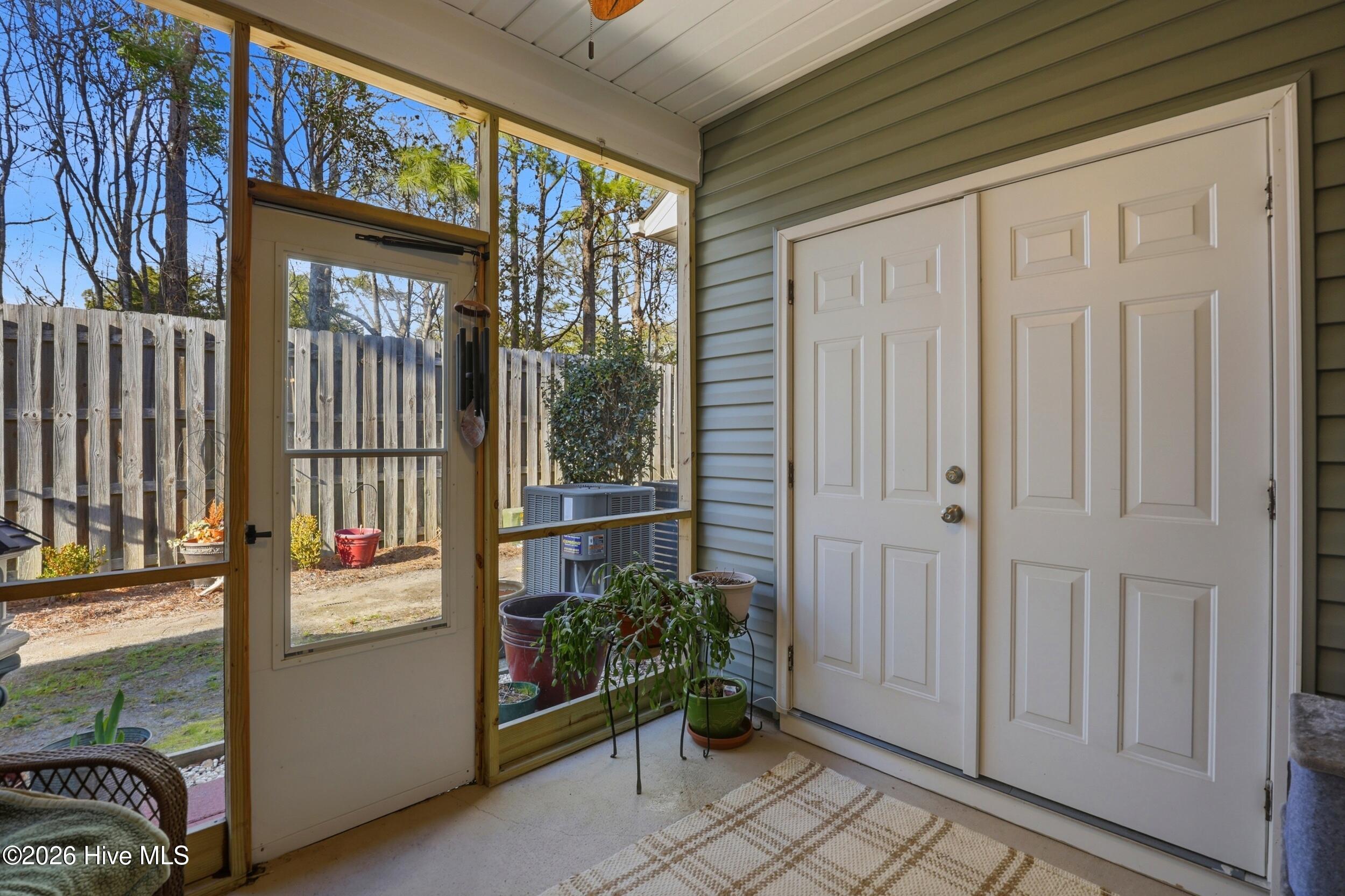 100559170 | Photo 30