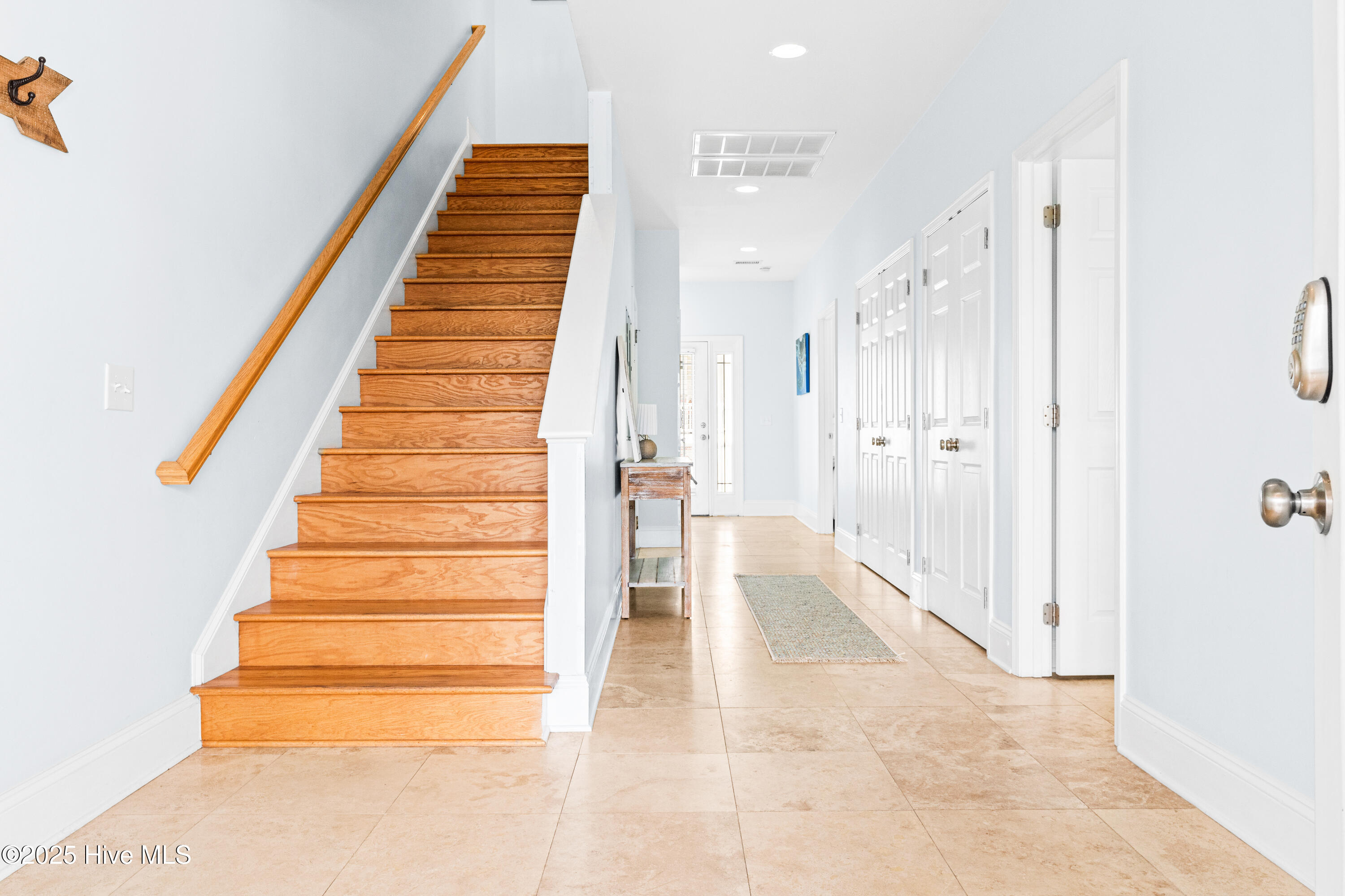 100530608 | Photo 12