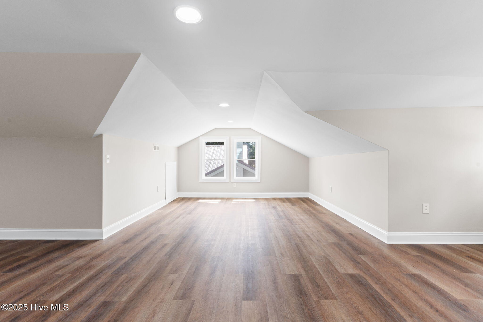 100533933 | Photo 41