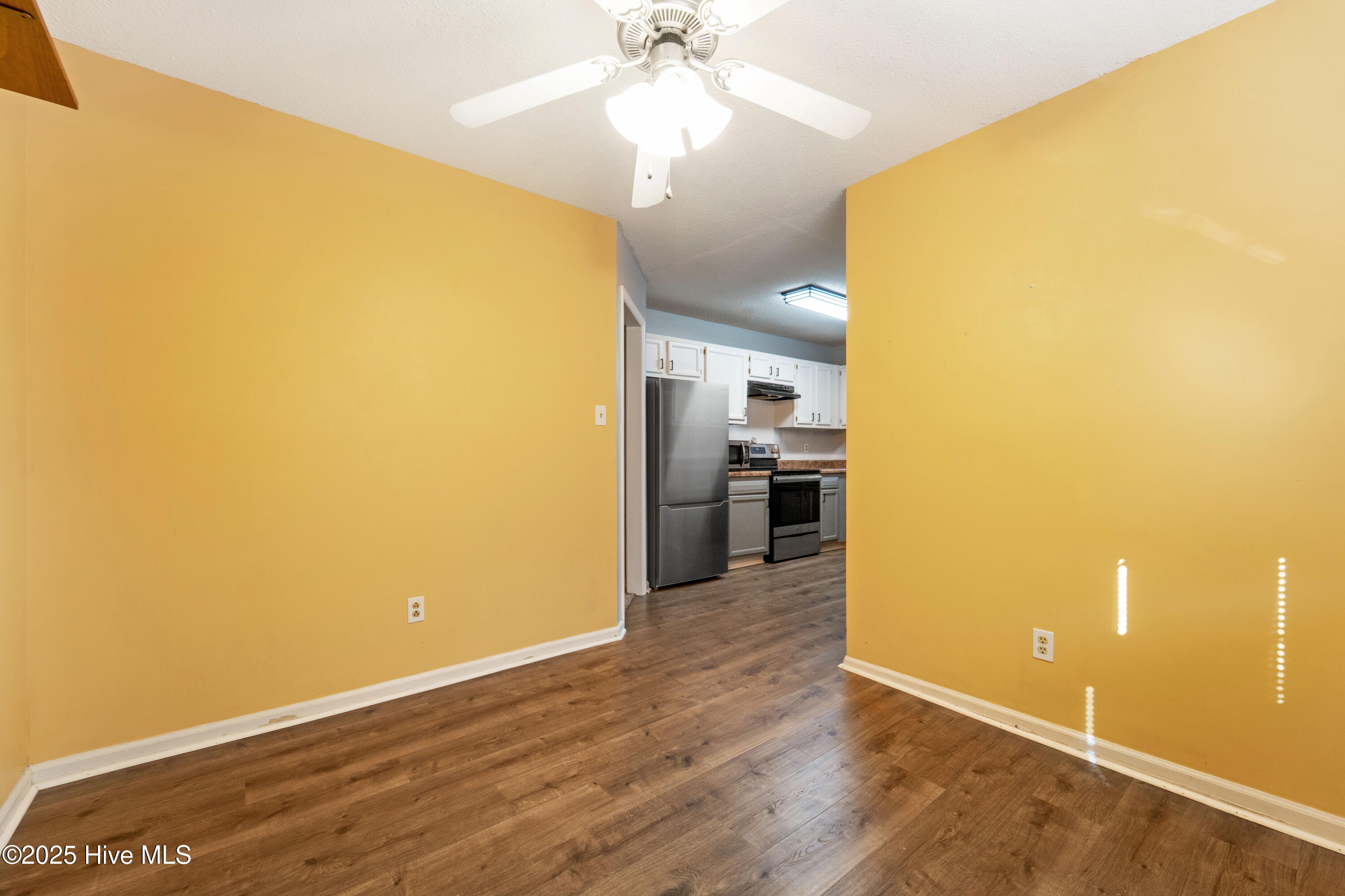 100546102 | Photo 15