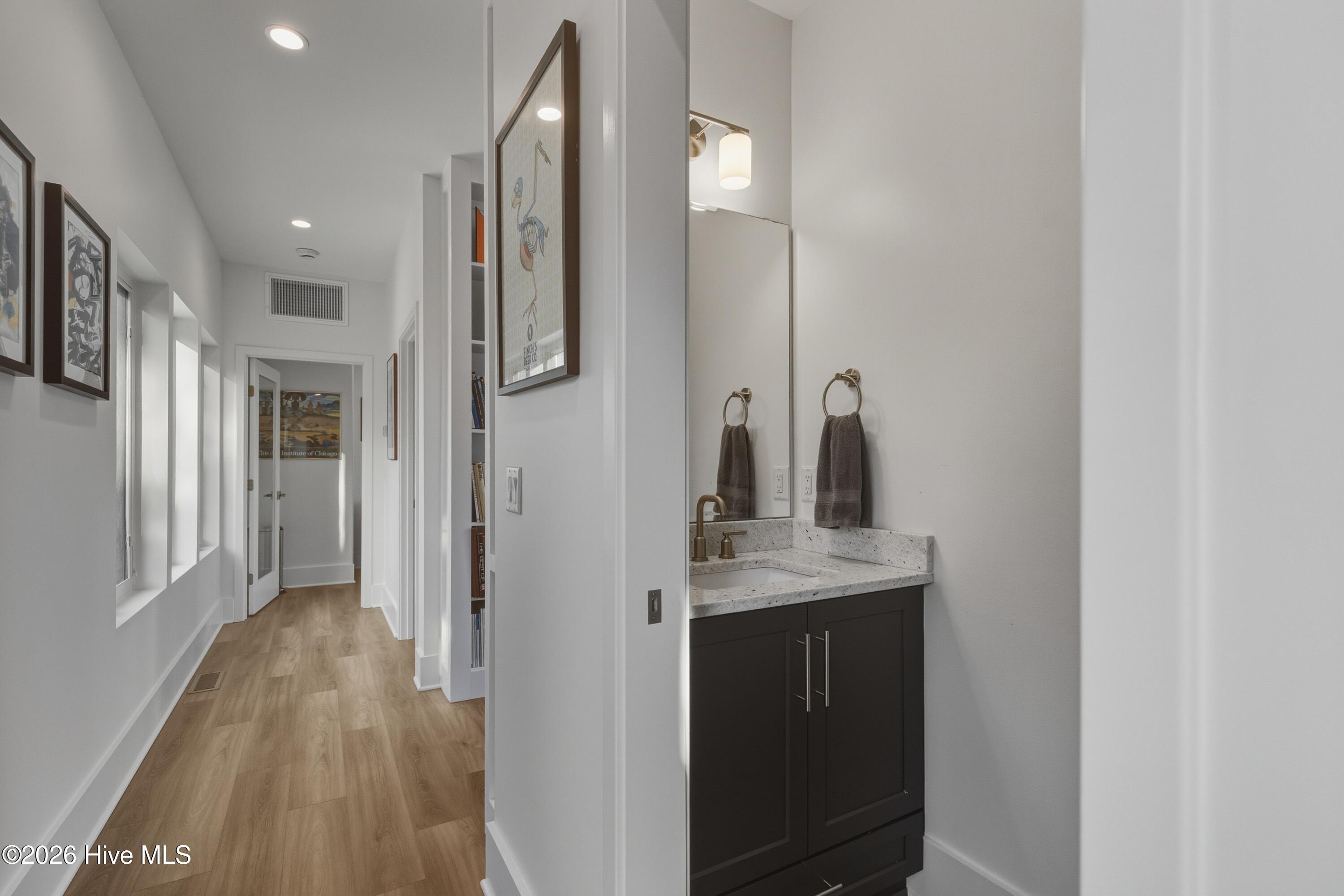 100554260 | Photo 44