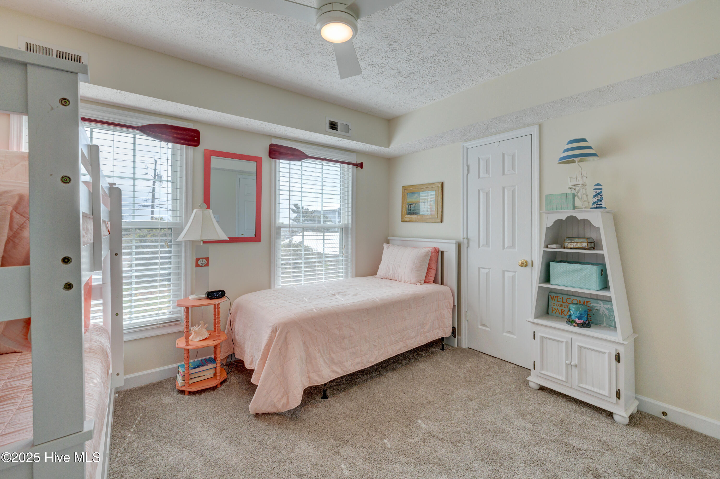 100498855 | Photo 26