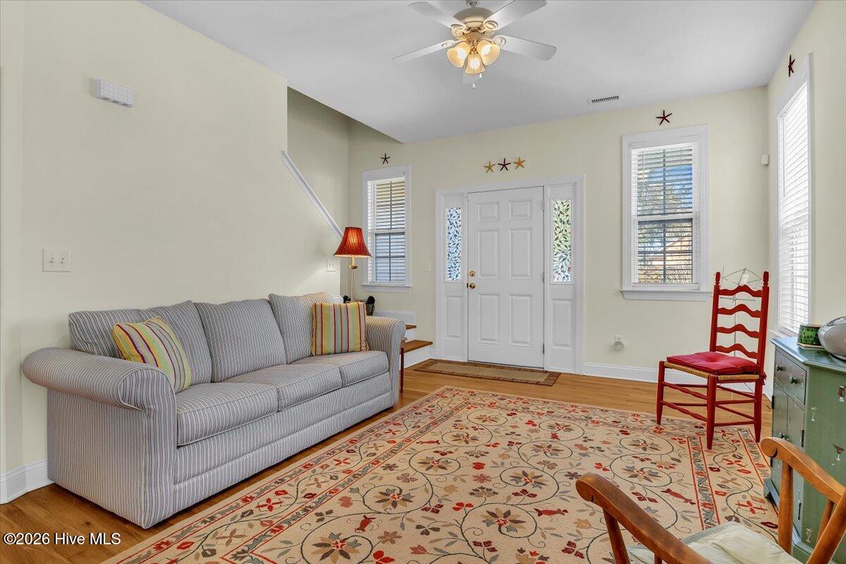 100550365 | Photo 17