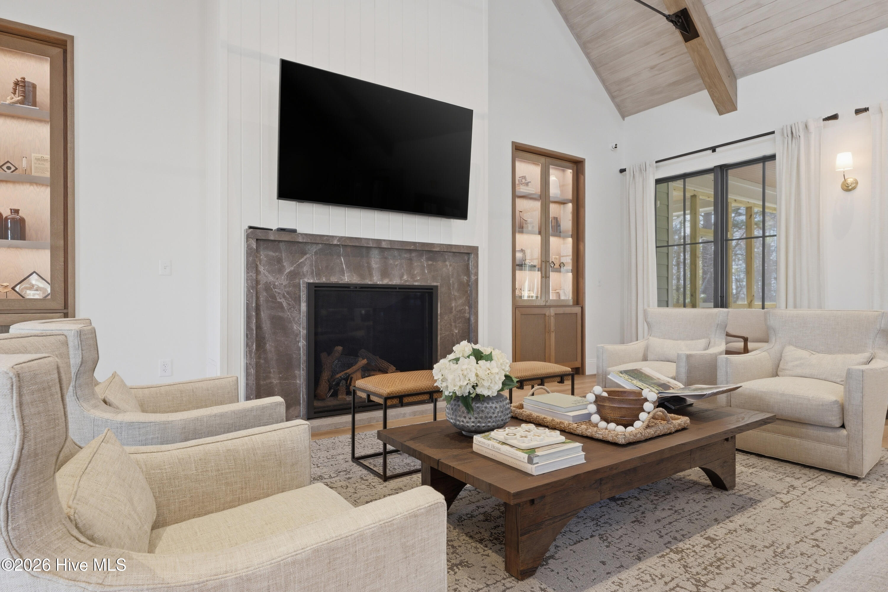 100558751 | Photo 64