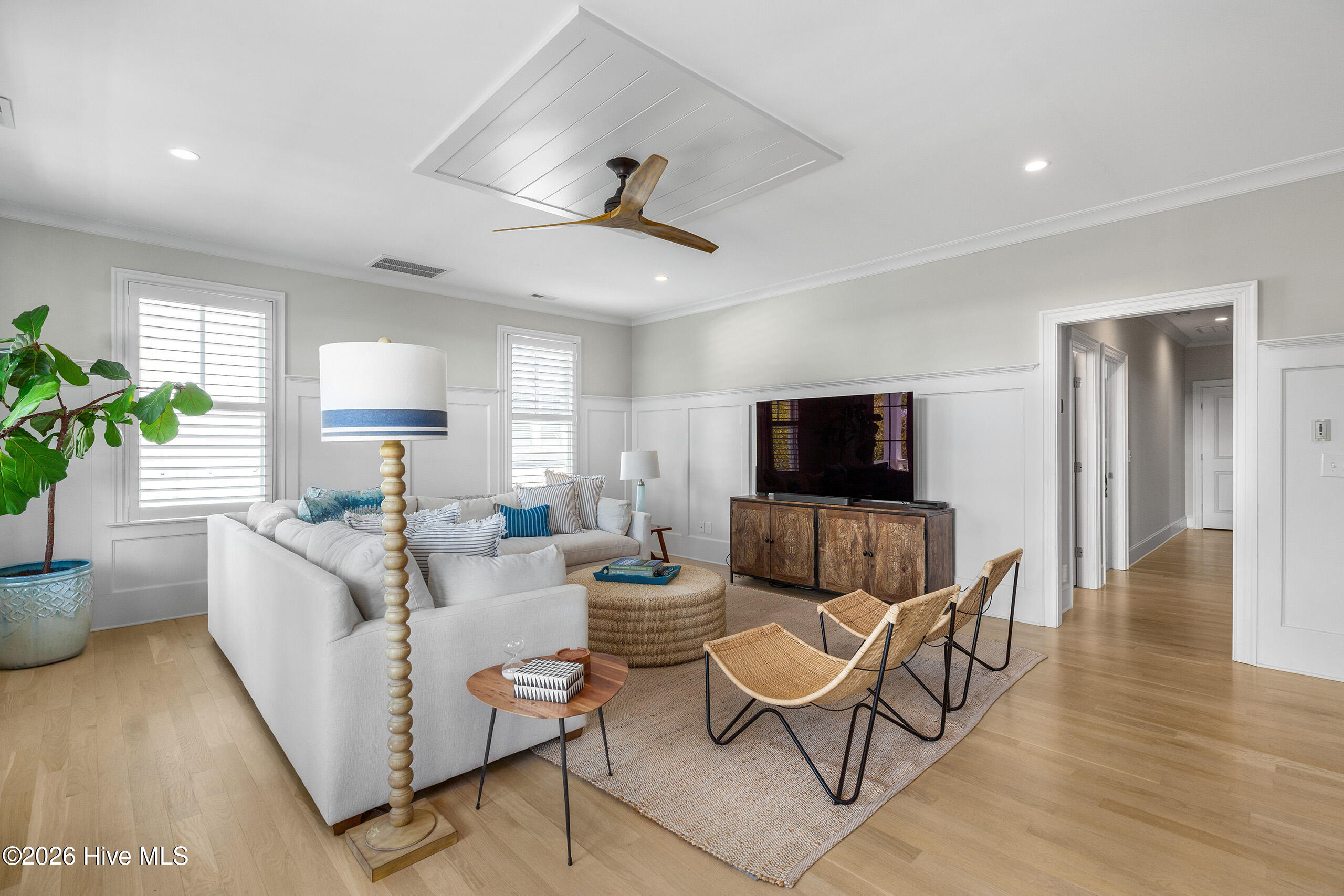 100563719 | Photo 40