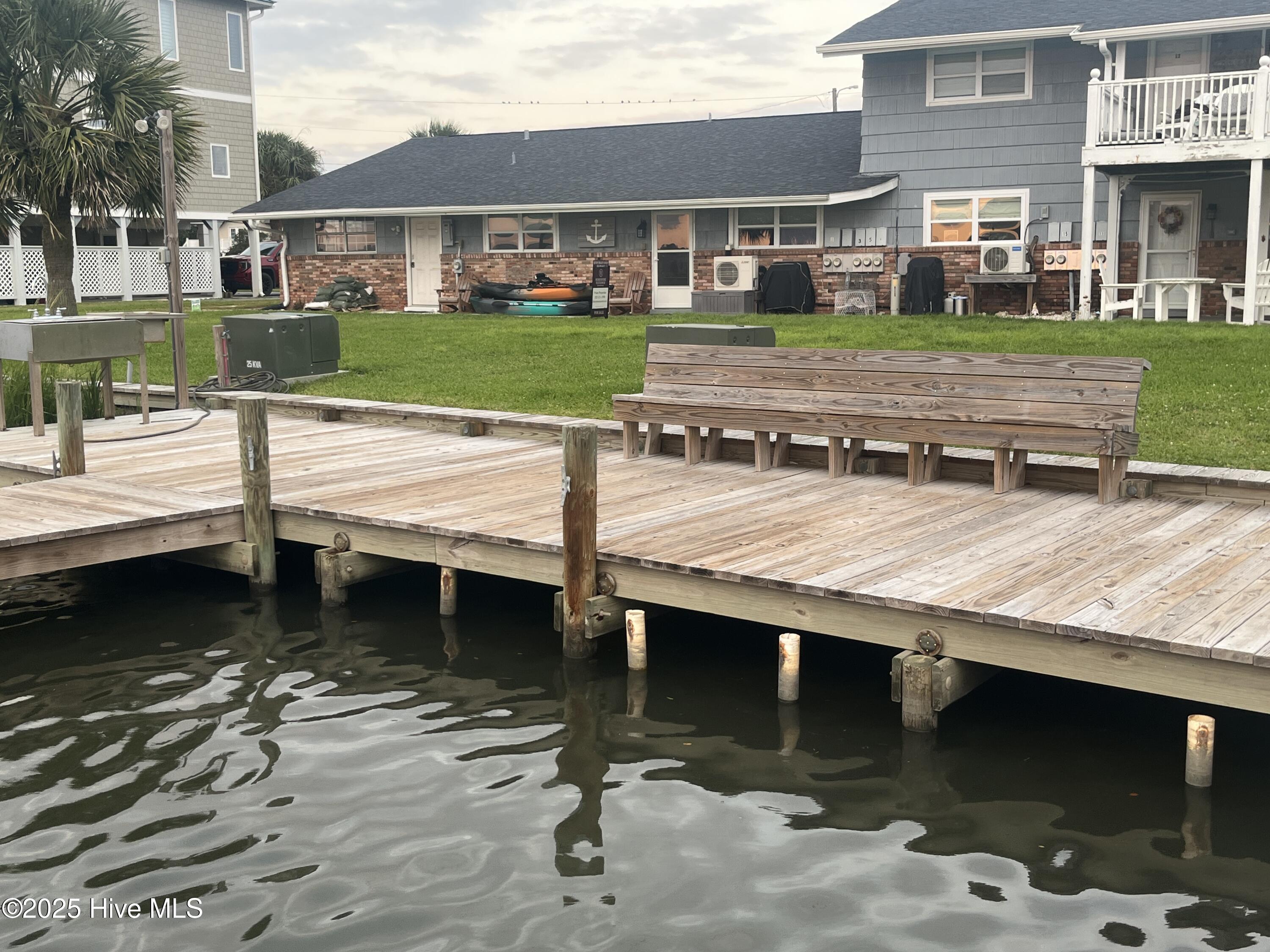 100530380 | Photo 11