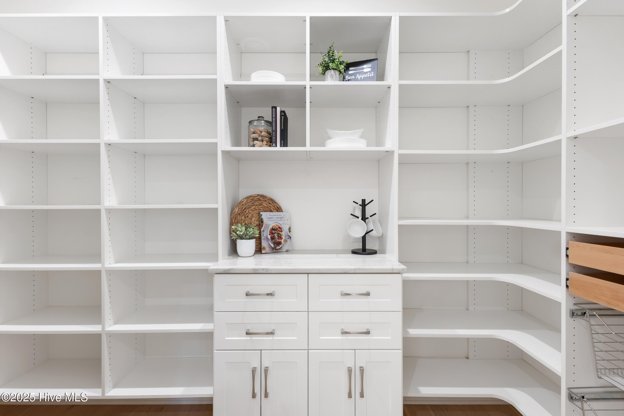 100535952 | Photo 34